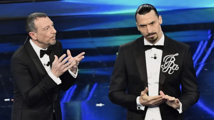 /images/i/b/r/ibrahimovic-scherza-con-amadeus-per-sanremo-2023.jpg