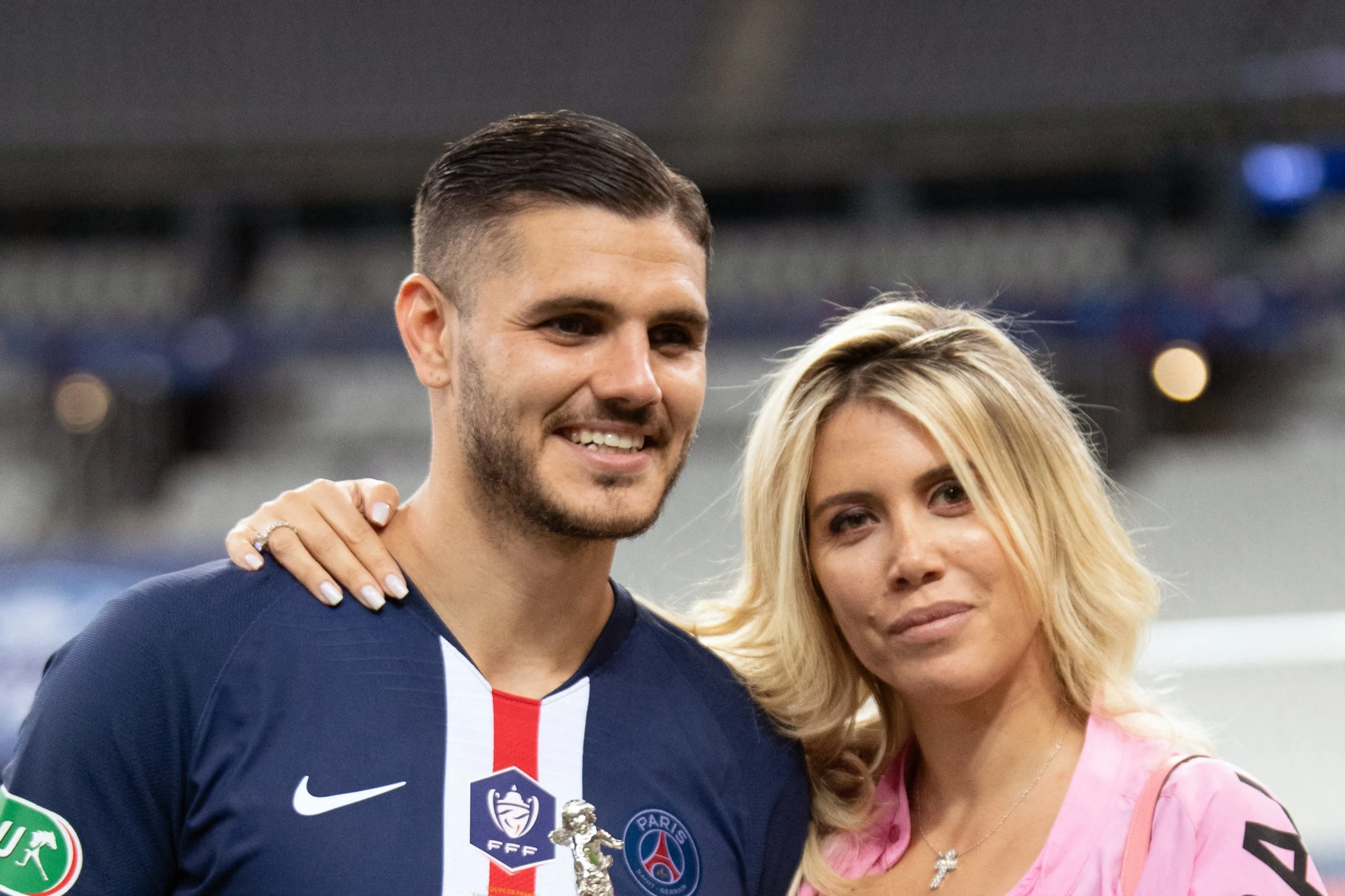 Copertina di Icardi salva il matrimonio con Wanda grazie a un nuovo contratto: tutti i dettagli