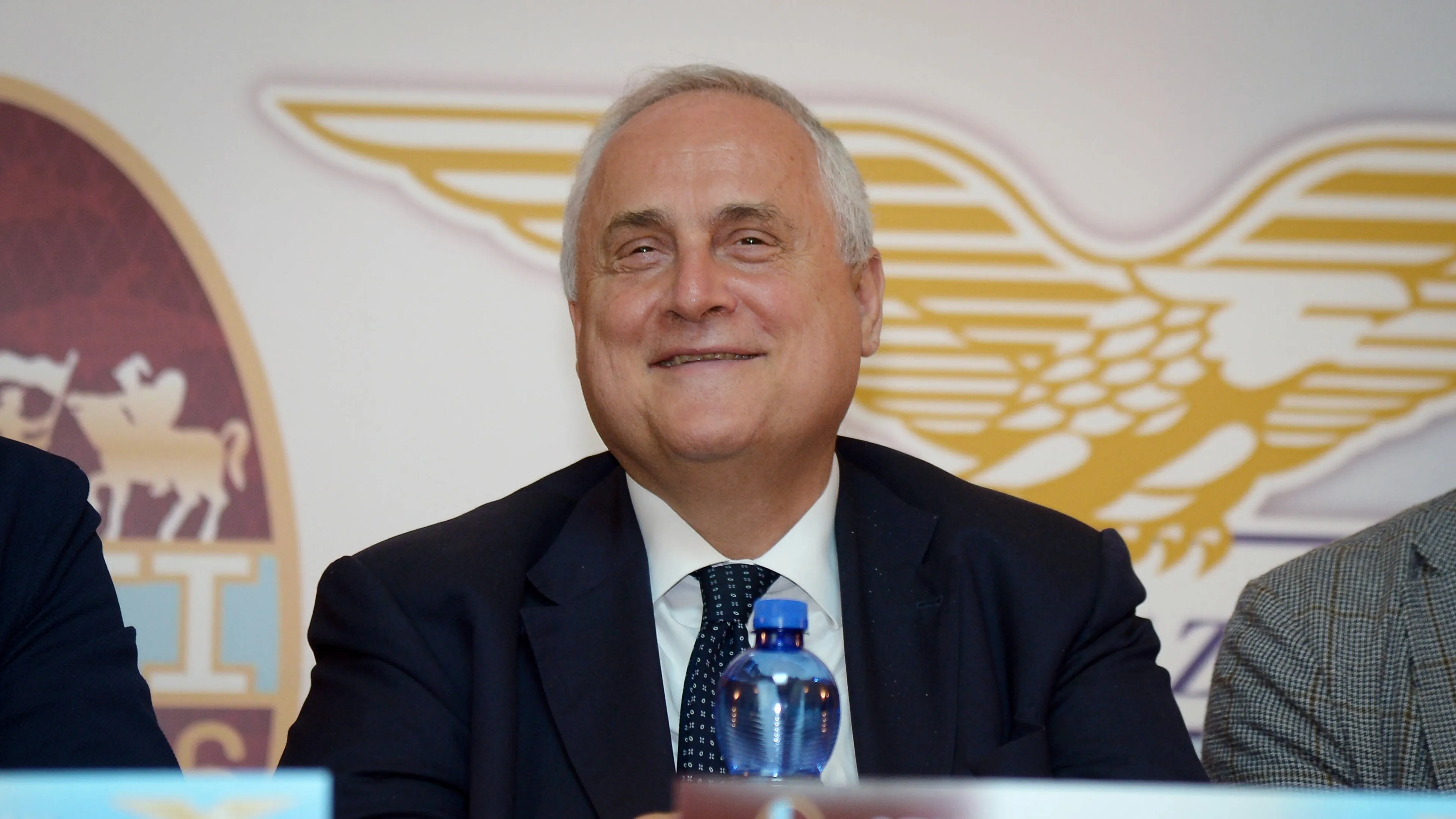Il Corriere avvisa la Lazio: "Occhio a clausole e malcontenti". Il disastro è dietro l'angolo
