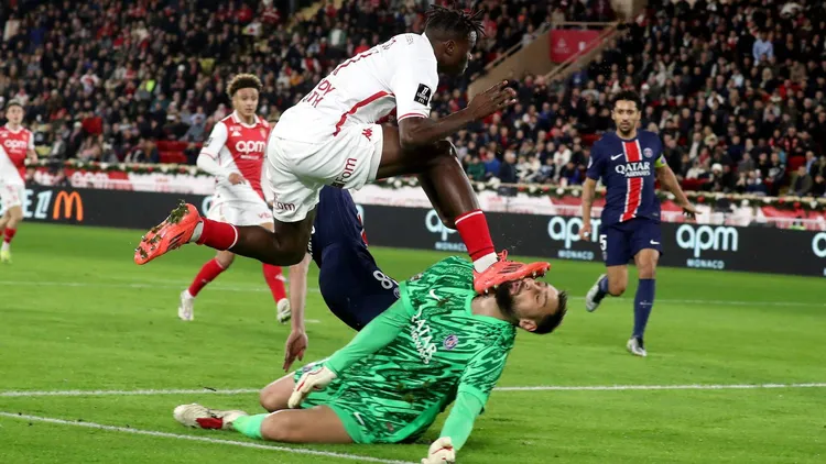 /images/i/l/c/Il-calcio-in-faccia-di-Singo-a-Donnarumma.jpg
