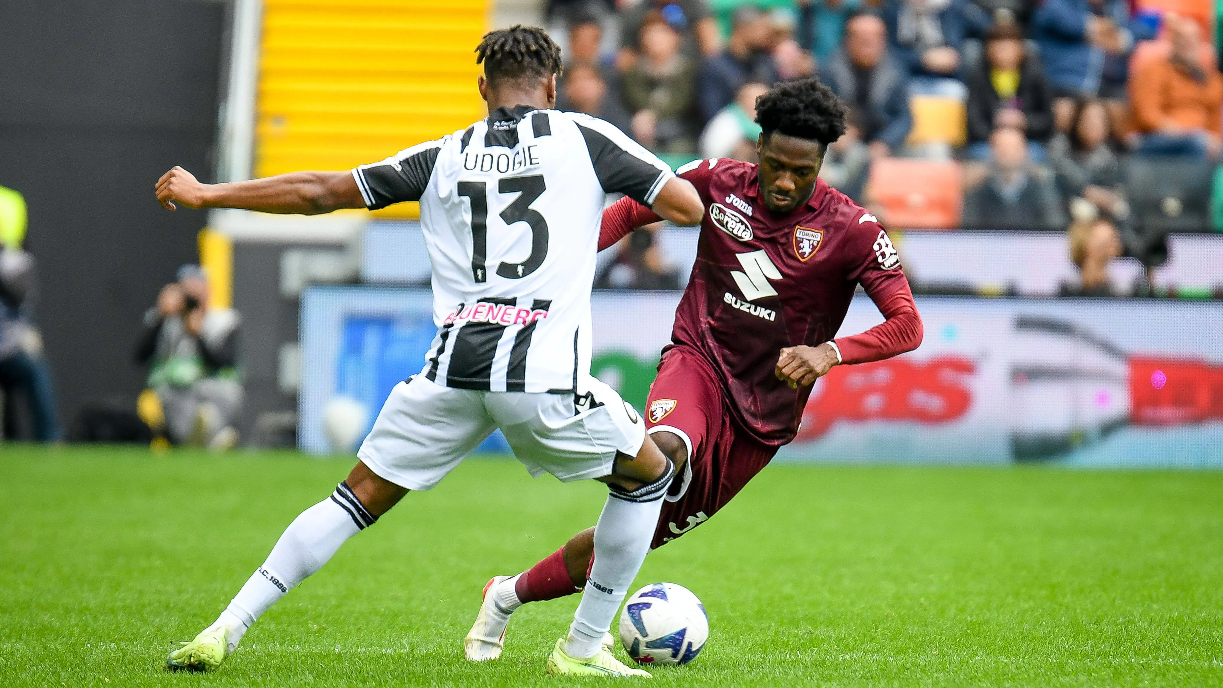 Ola Aina con la maglia del Torino