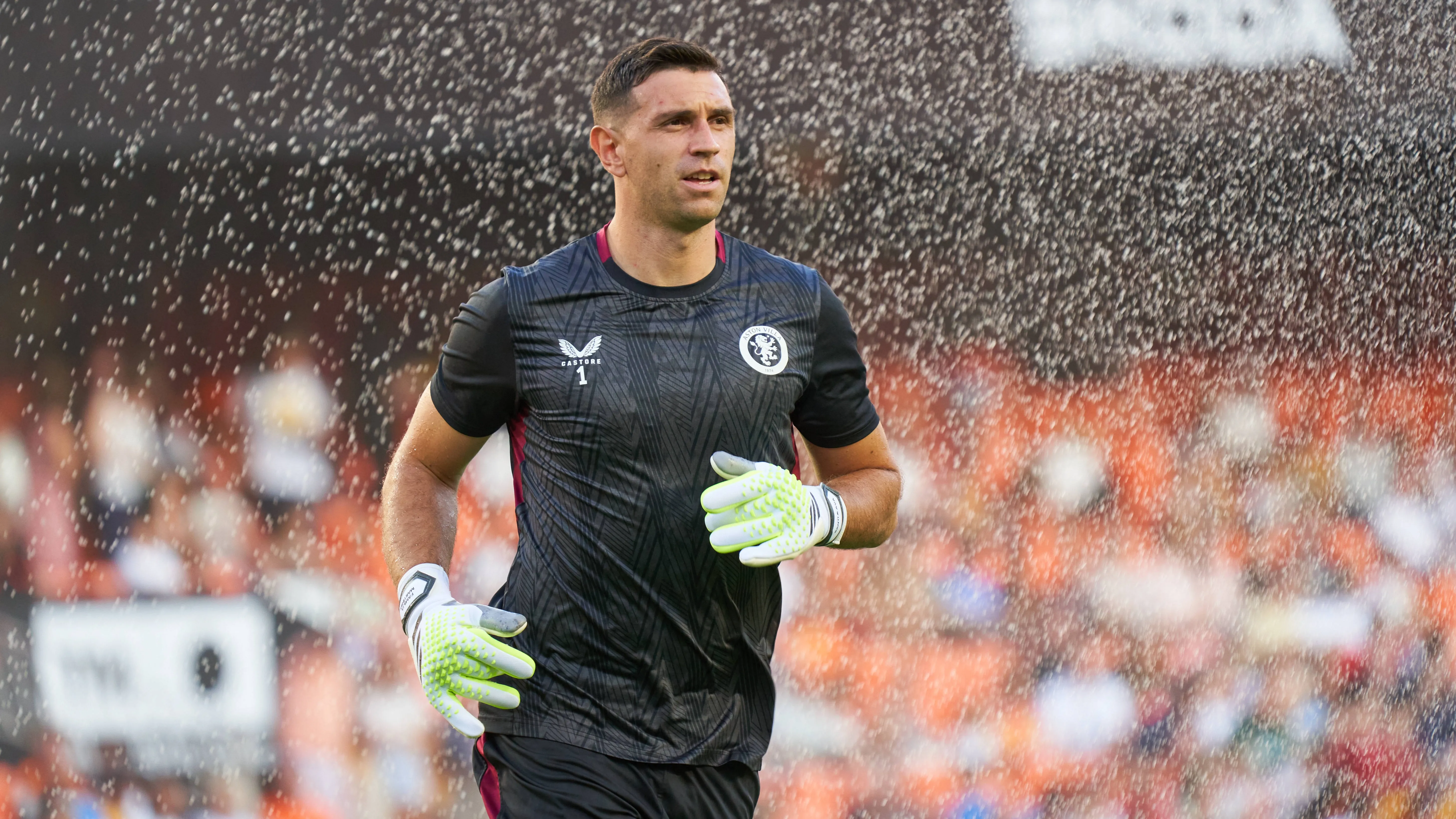 Il Dibu Martinez non le manda a dire