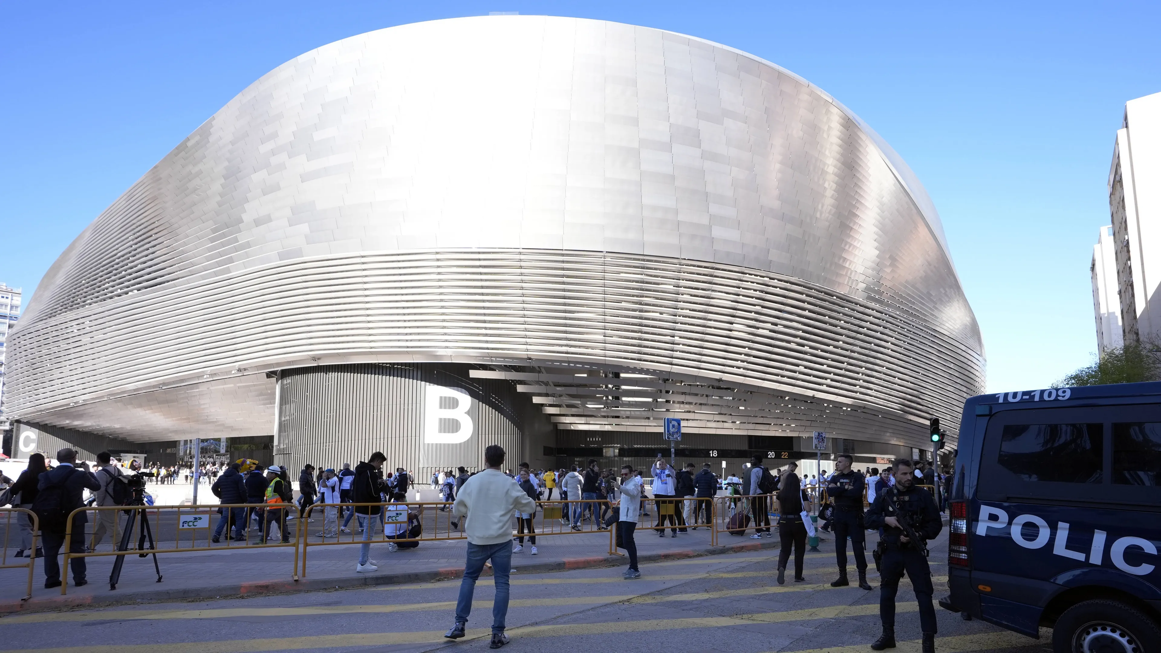 Il Real Madrid non giocherà più al Santiago Bernabeu: per i tifosi è un atto di tradimento