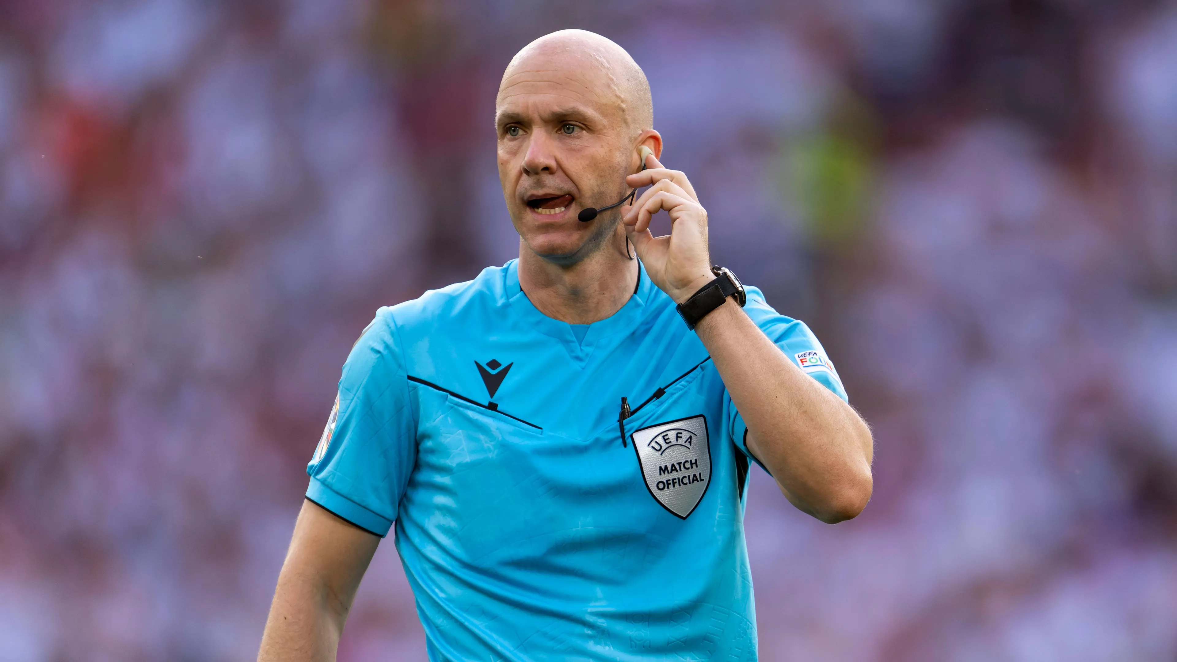 L'arbitro Taylor torna su Siviglia-Roma e non le manda a dire: parole che non piaceranno ai tifosi della Roma (VIDEO)