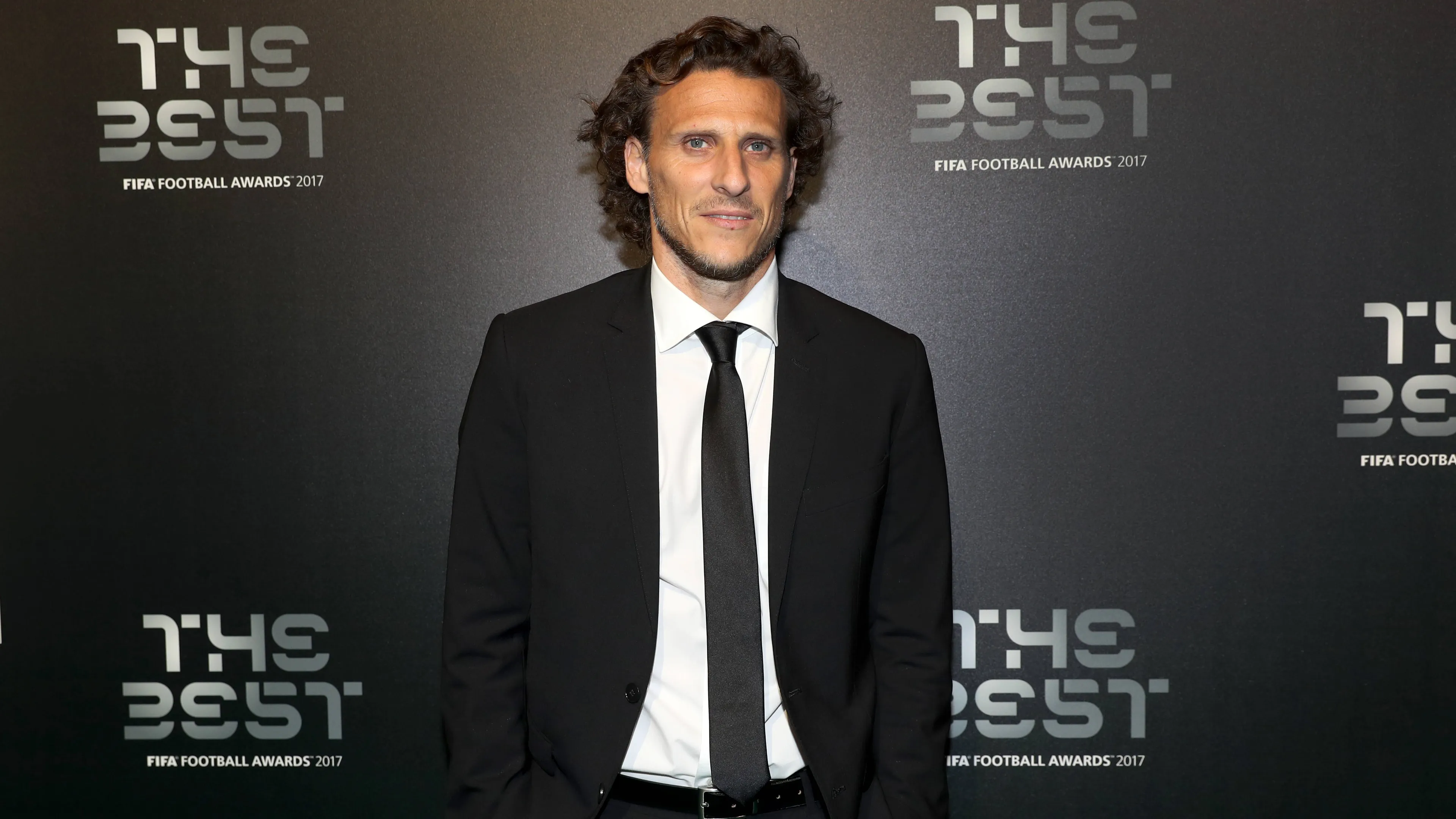 Bruttissimo infortunio per un ex Inter: Diego Forlan ricoverato in ospedale (VIDEO)