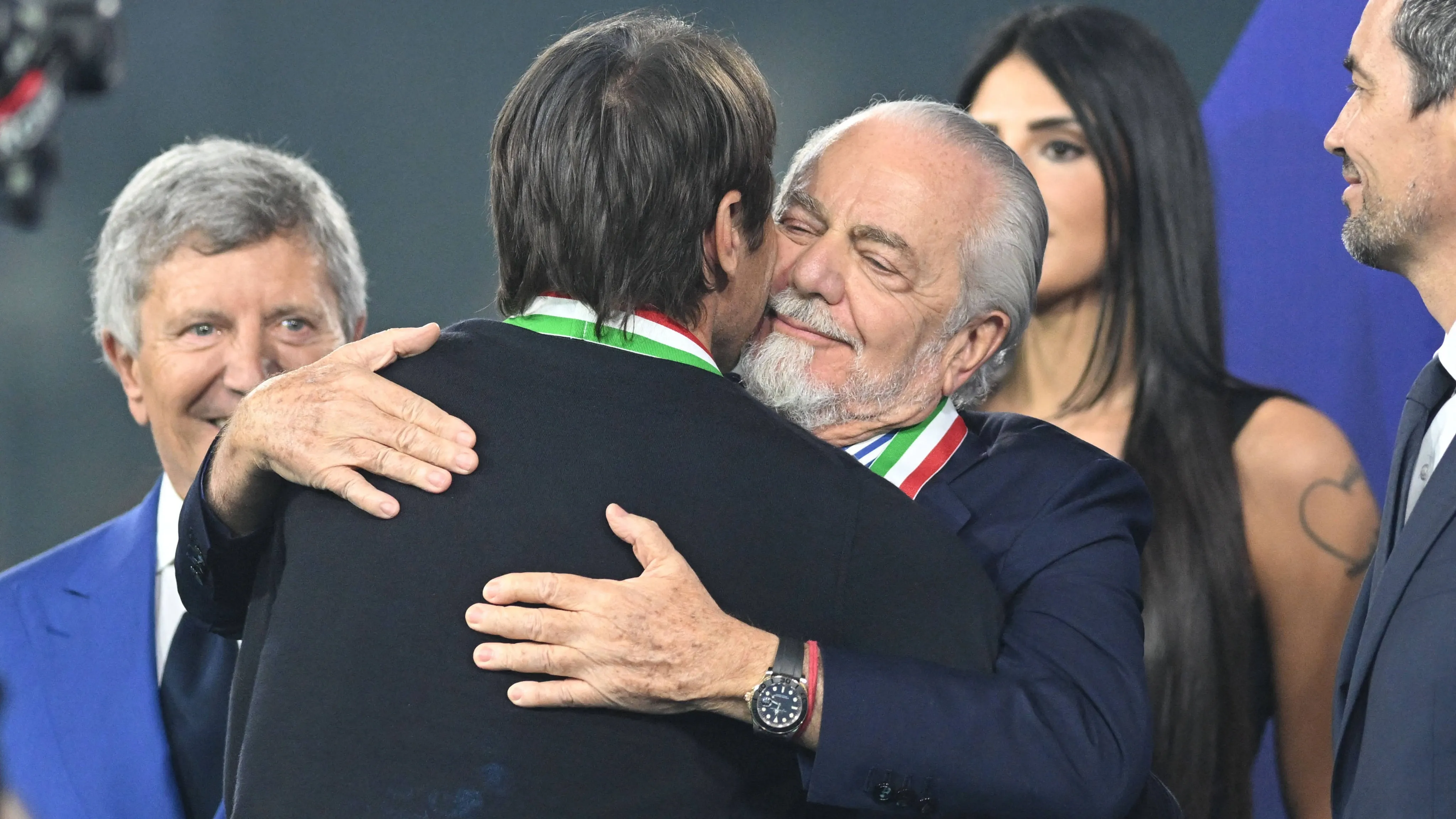 Napoli, De Laurentiis difende Conte