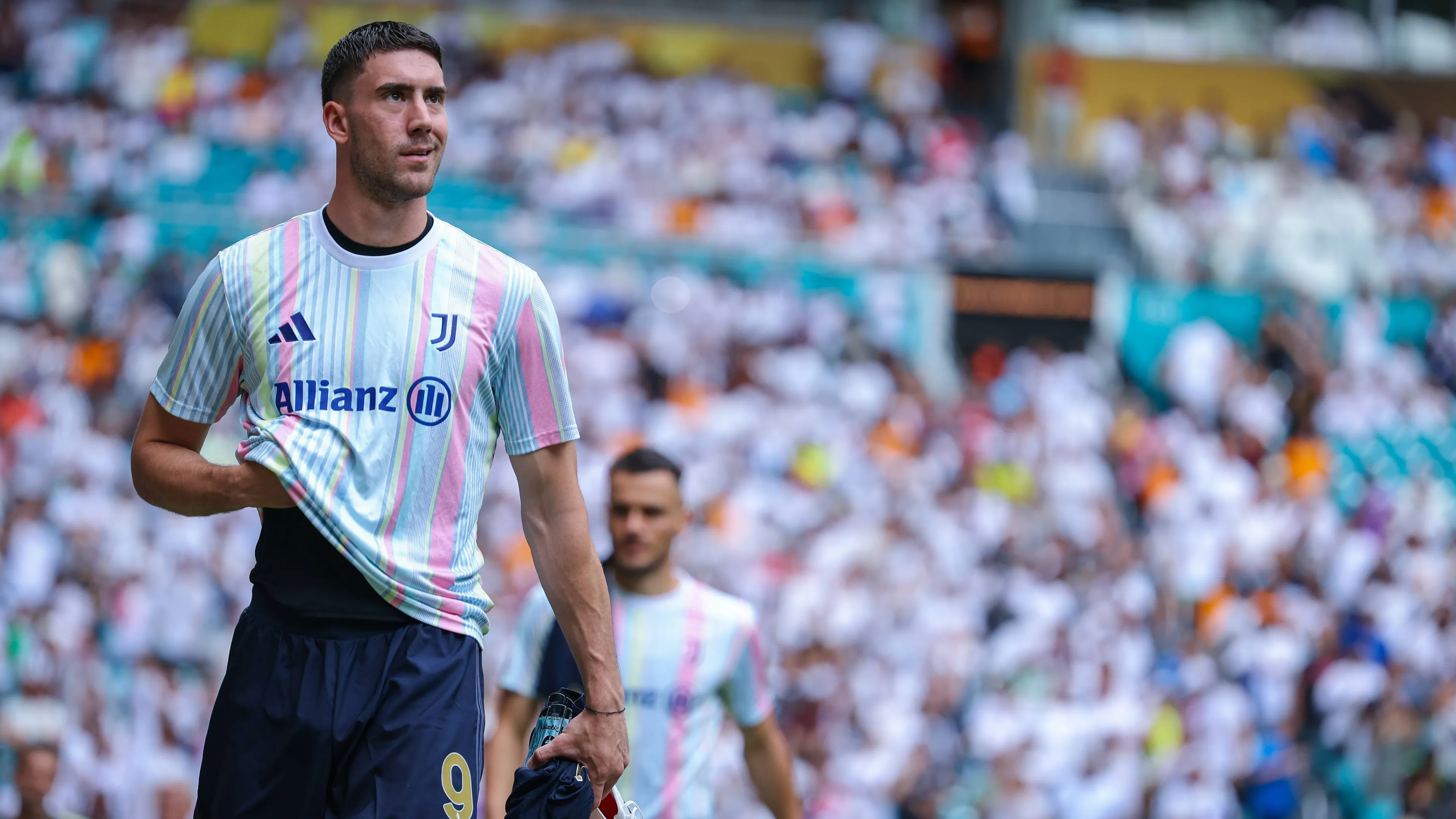 Calciomercato Milan, Vlahovic in stand-by: c'è un piano per beffare la Juventus