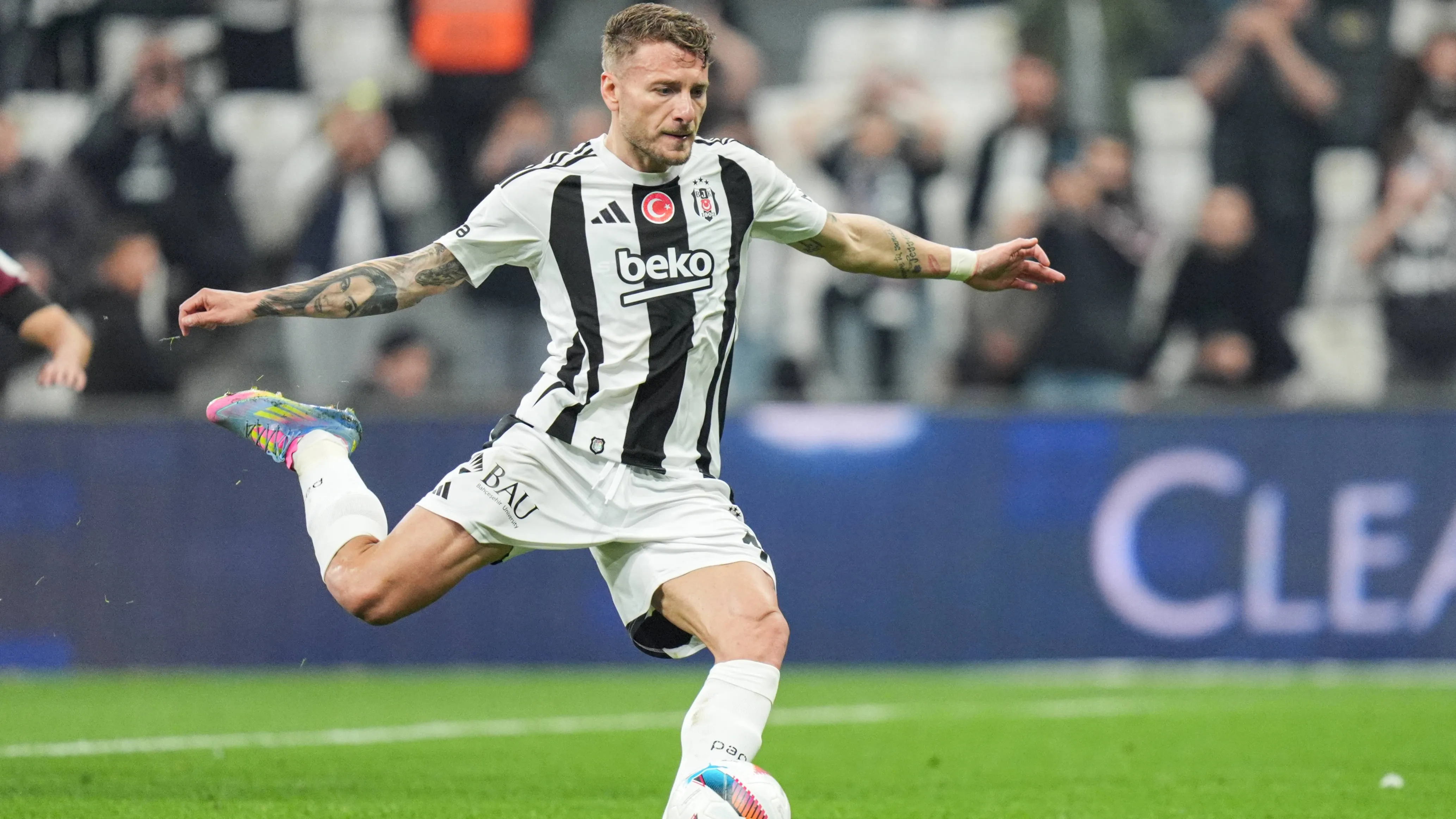 Ciro Immobile con la maglia del Besiktas