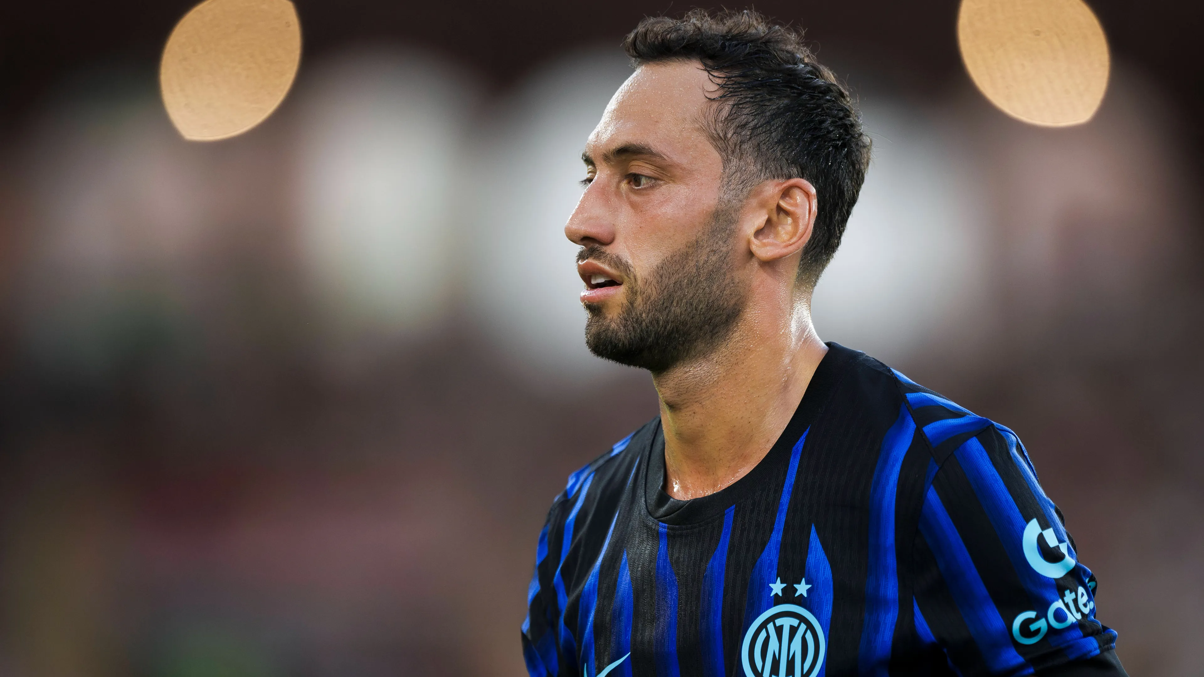 Inter, Calhanoglu rischia il posto: gli altri scalpitano per una maglia