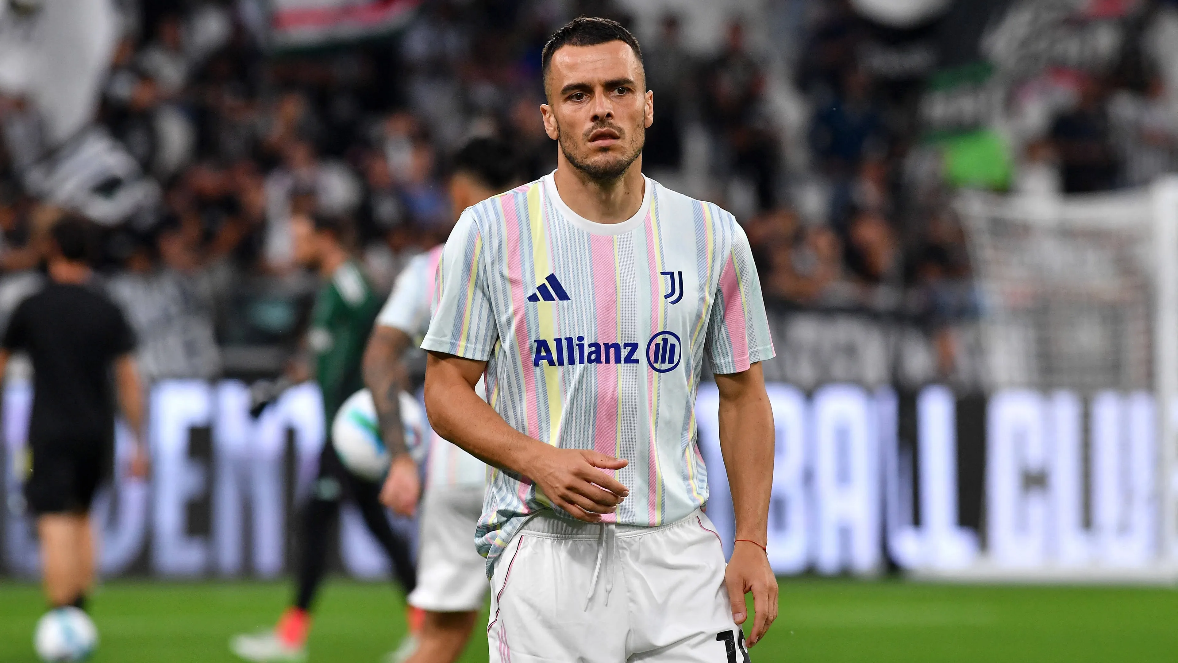 Calciomercato Juventus, decisione a sorpresa: Kostic resta in rosa, piace a Tudor