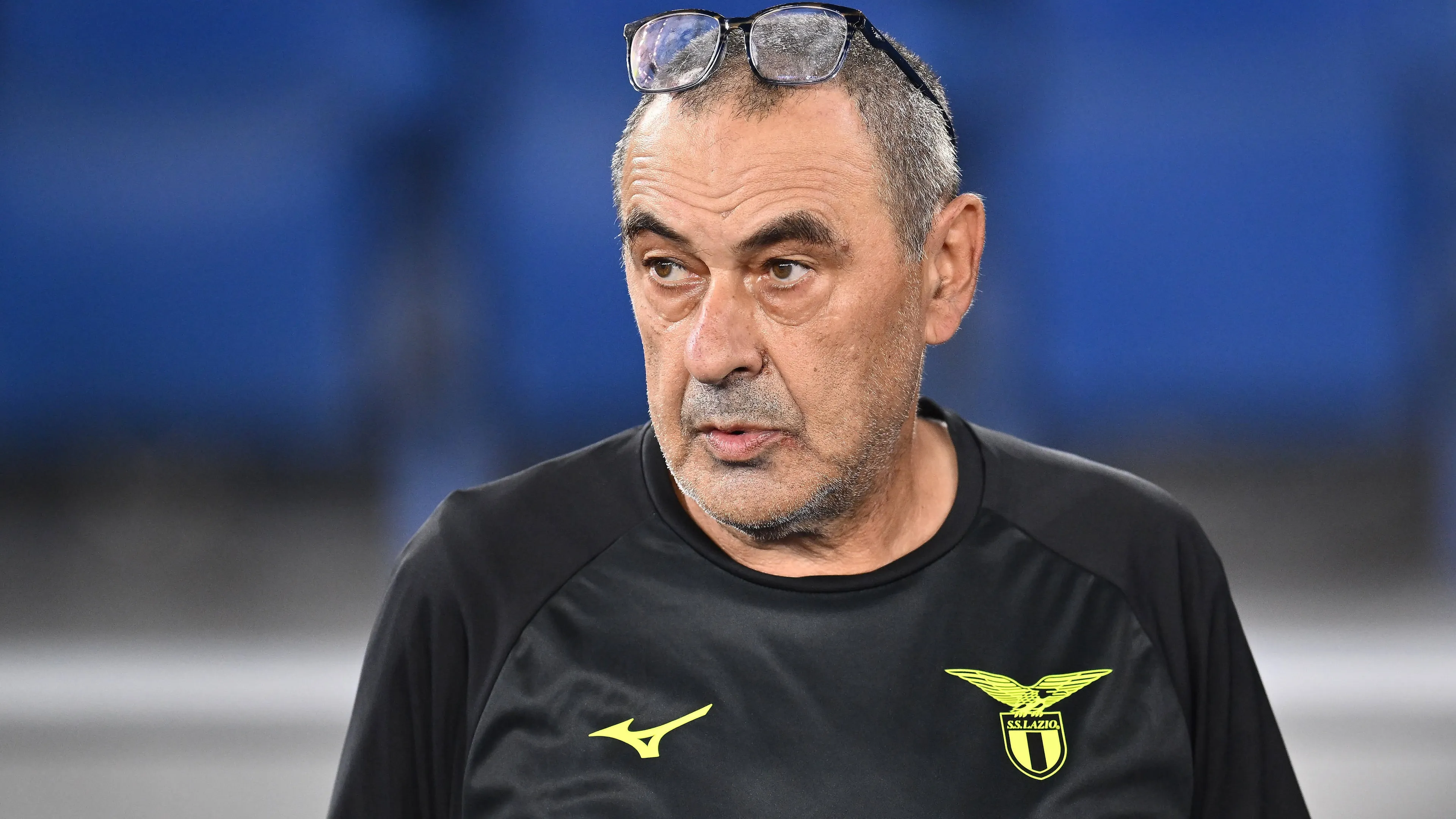 Lazio, Sarri diserta la conferenza stampa e lascia lo stadio da solo dopo il ko contro il Sassuolo: il motivo 
