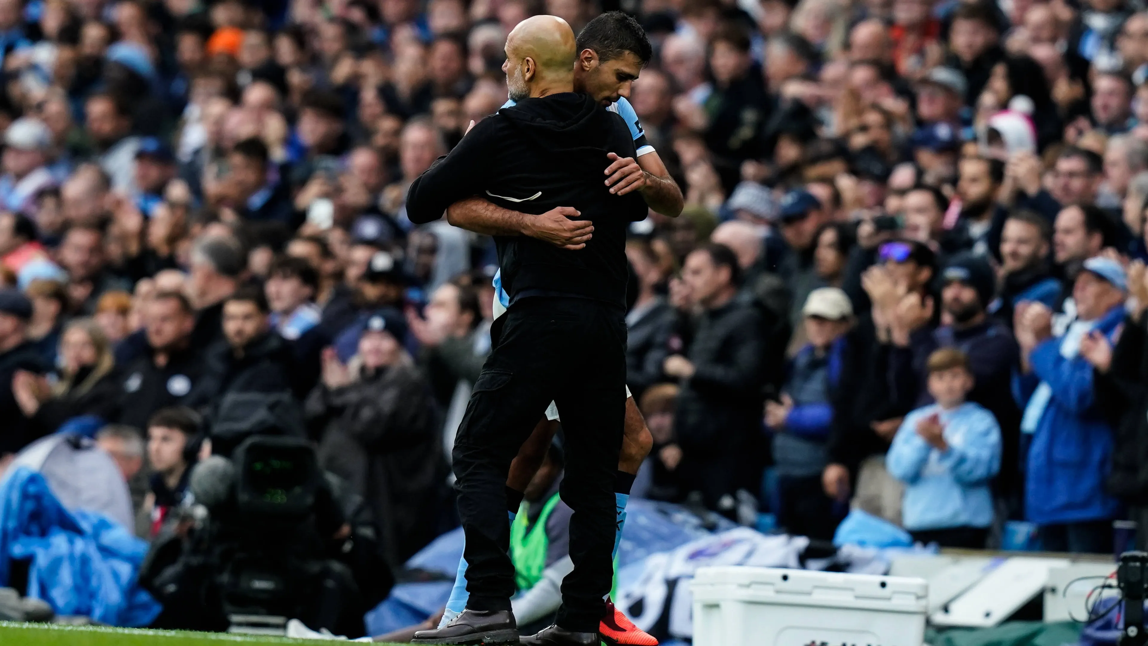 Guardiola sulle condizioni di Rodri: "Ci vorrà tempo per rivederlo al suo livello"