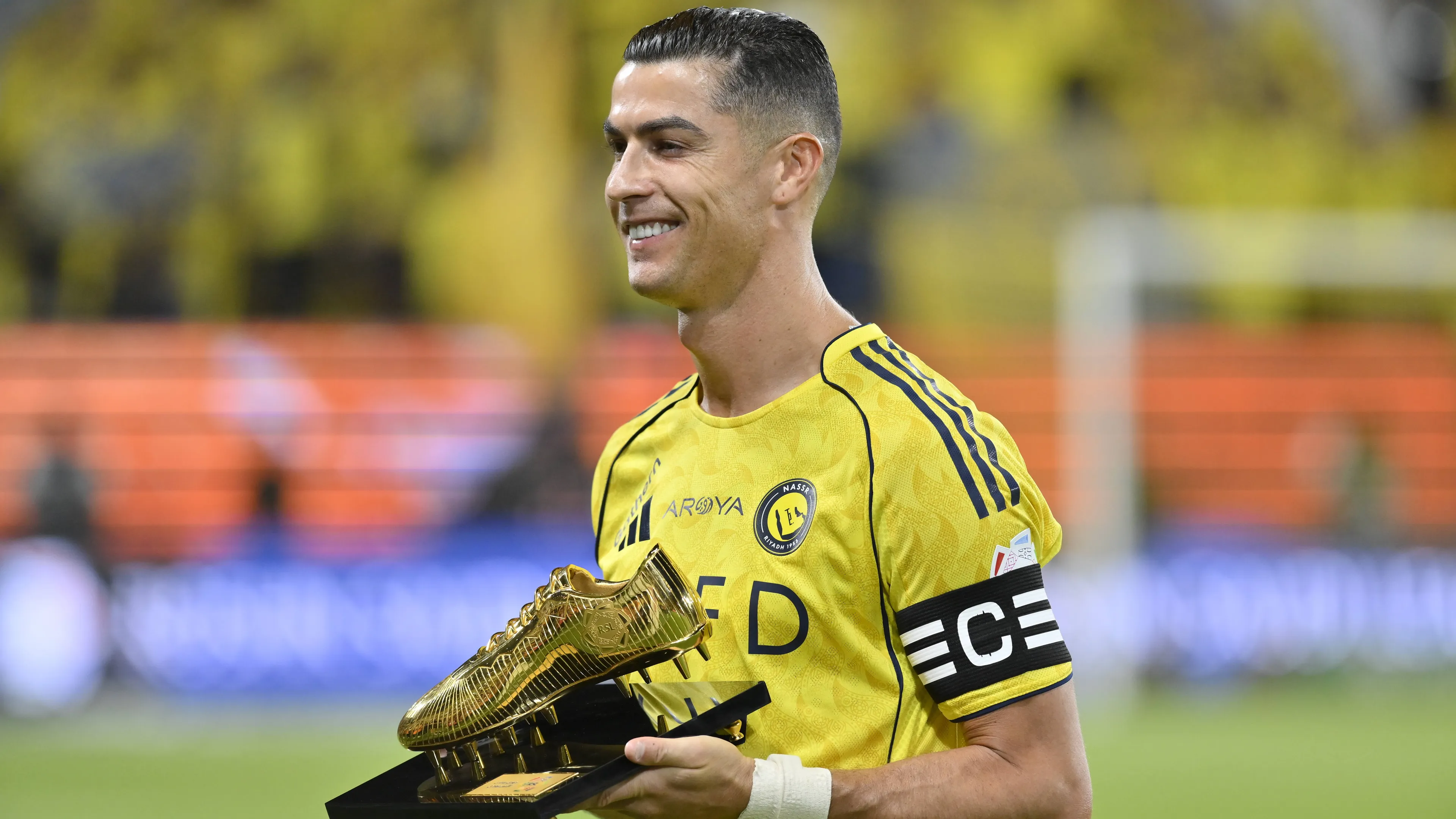 Cristiano Ronaldo, nuovo record: è il primo calciatore miliardario