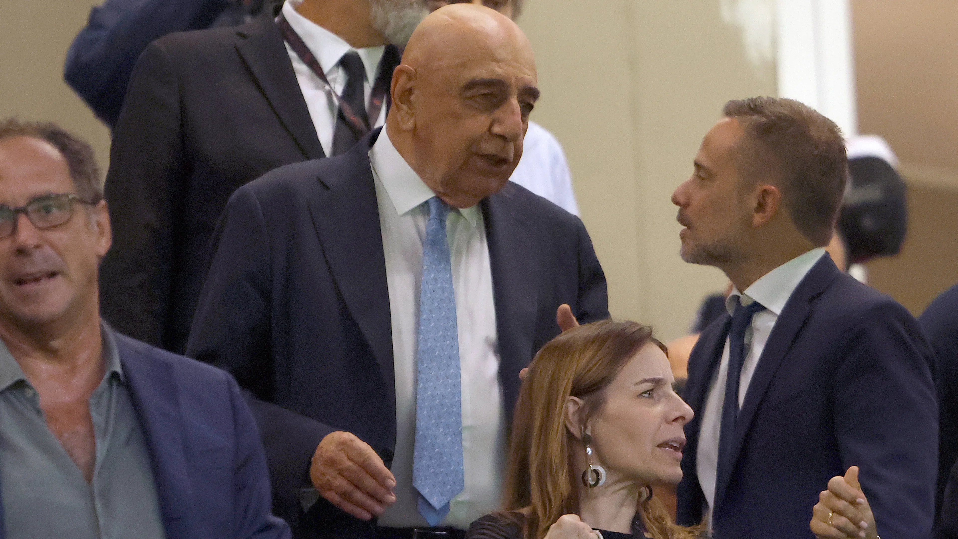 Milan, Galliani frena l'entusiasmo dei supporters rossoneri: "Sono solo un tifoso"