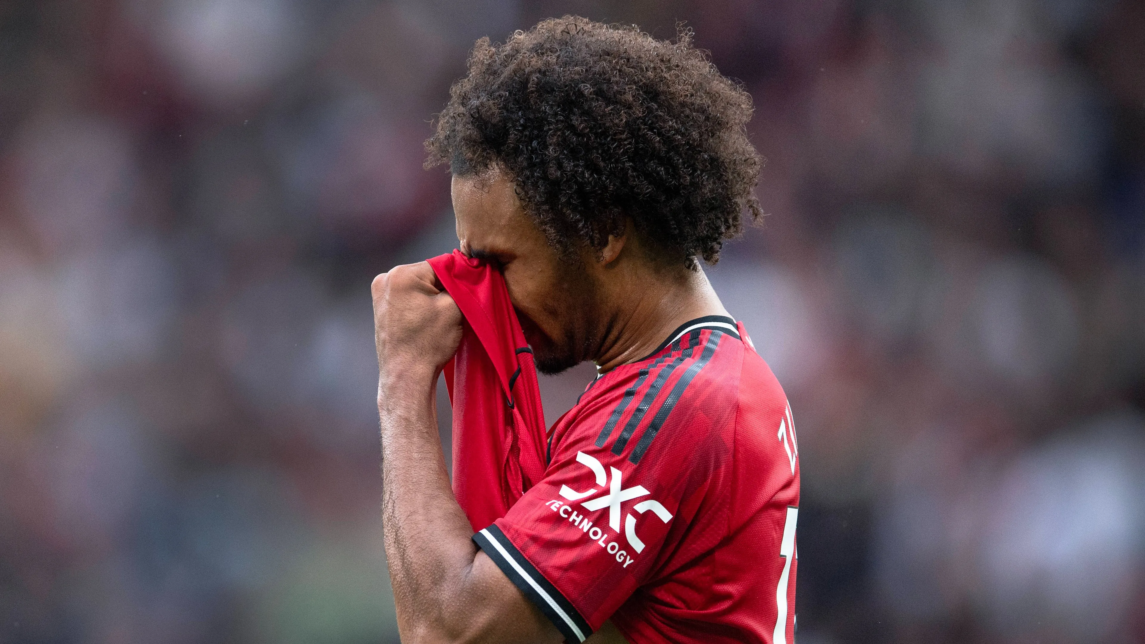 Zirkzee cerca spazio: 3 italiane ci pensano. E un altro Red Devil in uscita potrebbe far comodo a Conte