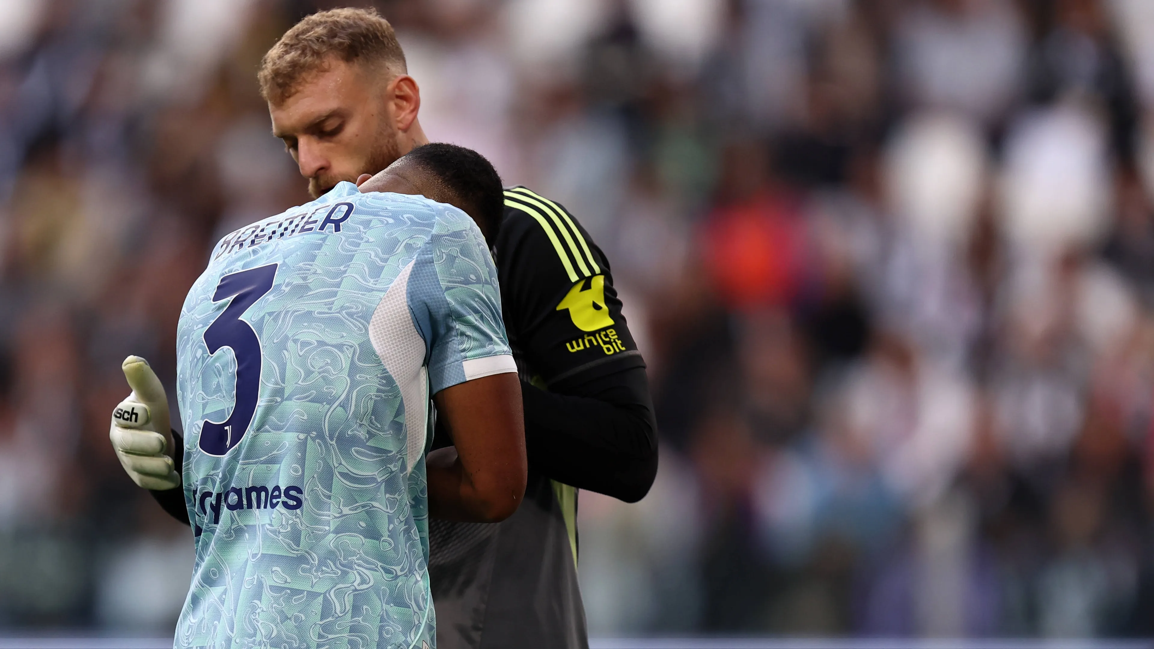 Infortunio Bremer, il difensore della Juventus fa crack! Si opera al menisco: ecco quando tornerà