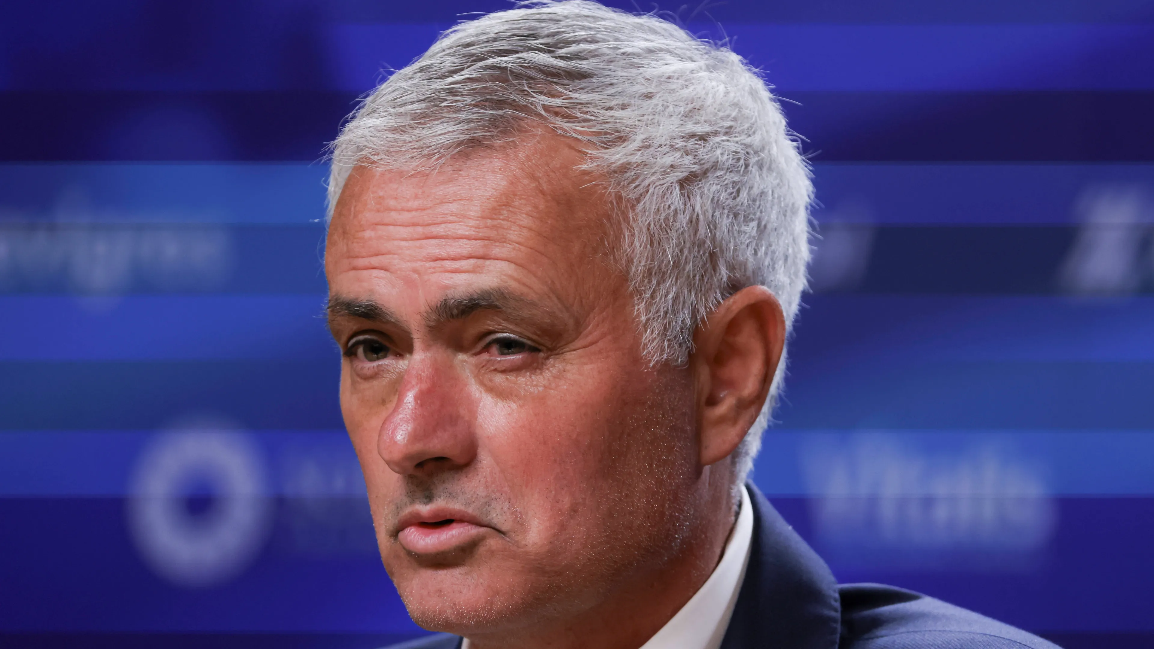 Mourinho attacca i giornalisti in sala stampa: "Morite dalla voglia di sapere quanto guadagno"