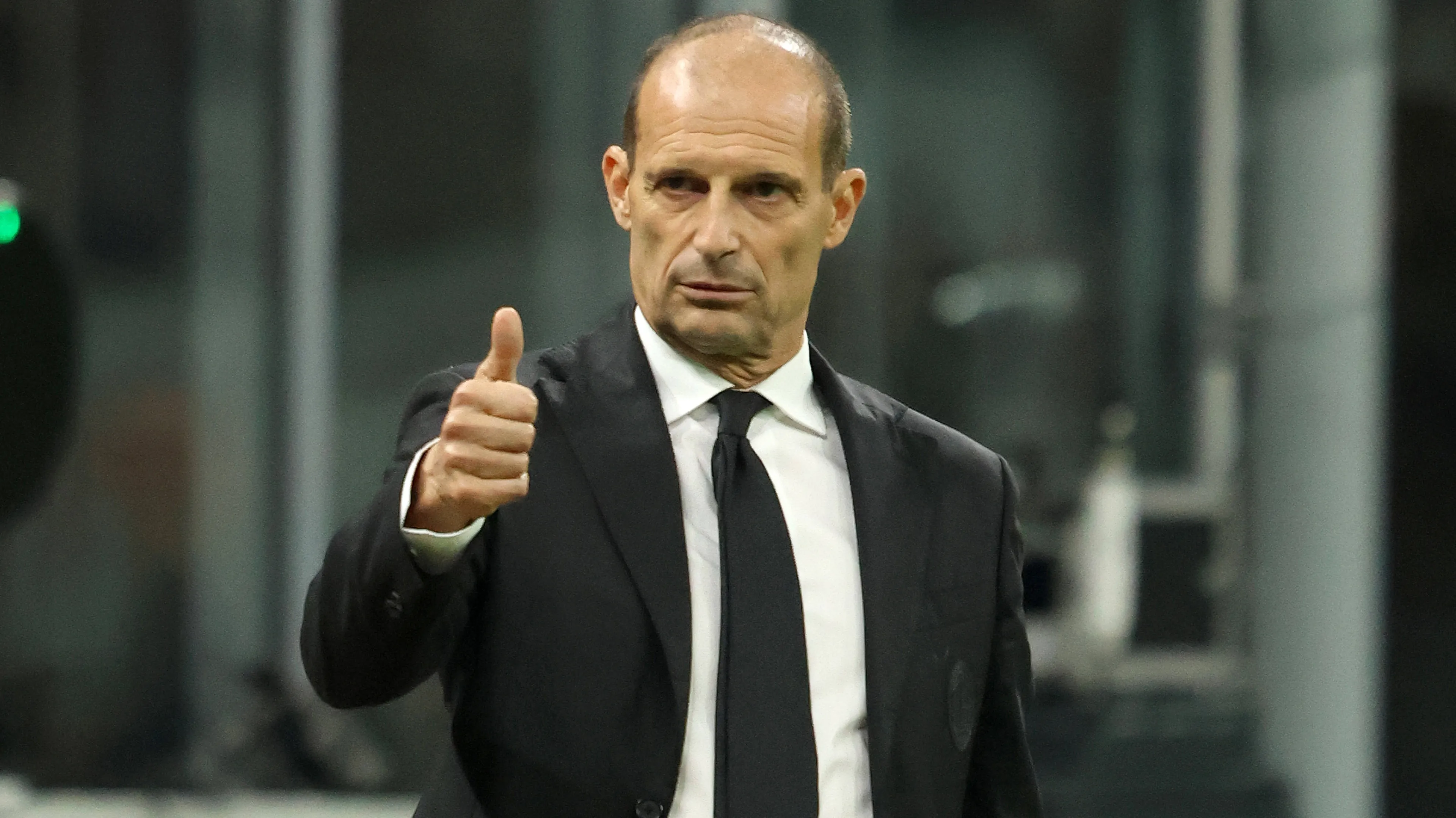 Milan-Fiorentina, Allegri vola basso: "Bello essere primi, così siamo più lontani dalla quinta"