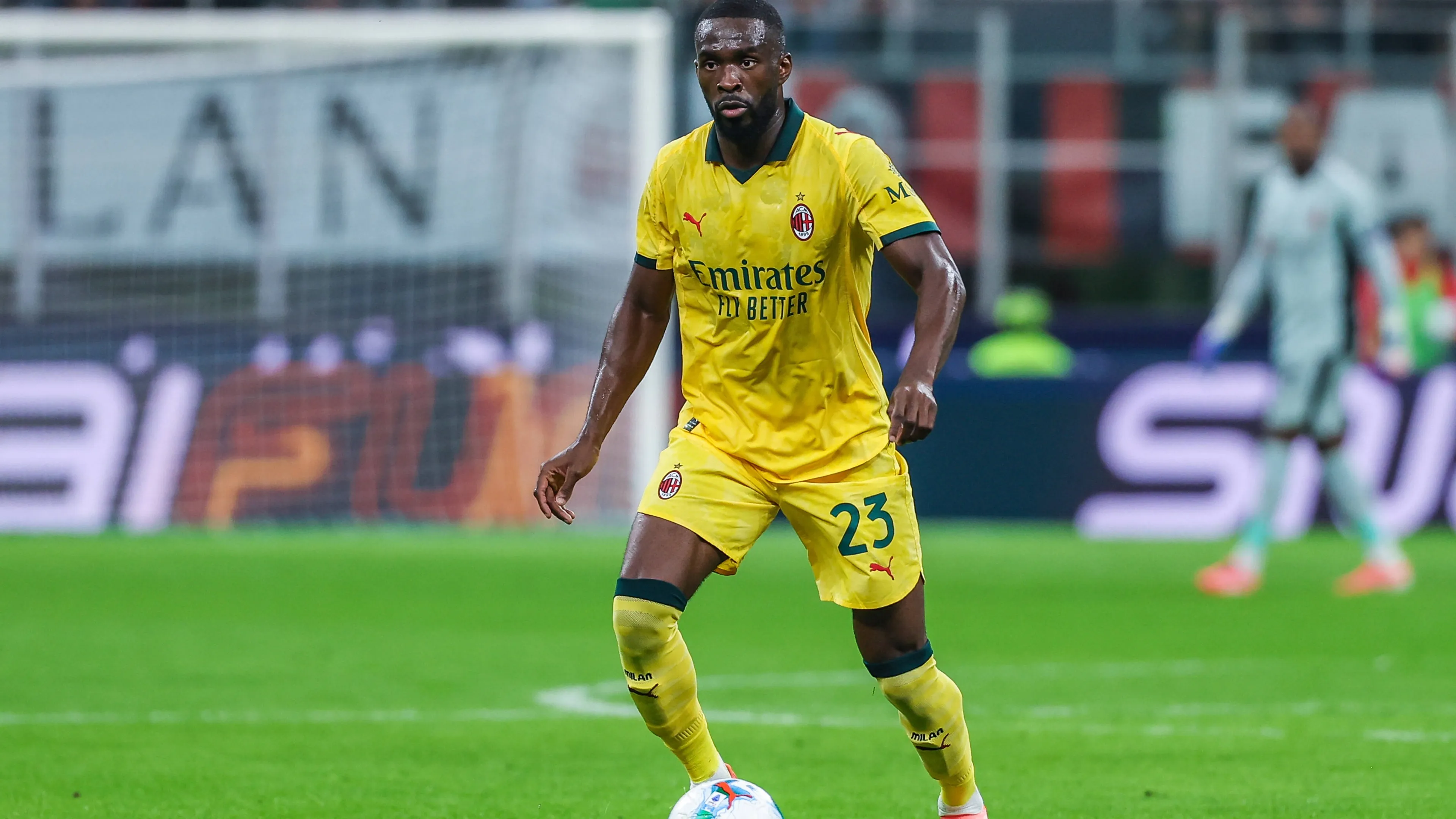 Milan, la promessa di Tomori: "Se vinciamo lo scudetto mi  faccio biondo"