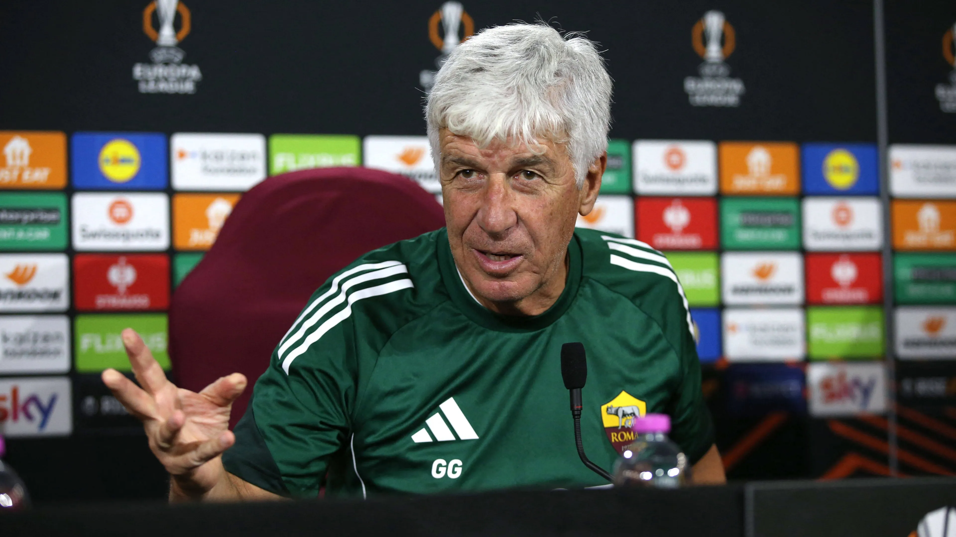 Roma-Viktoria Plzen, Gasperini scopre l'arbitro del match. La reazione del tecnico è tutta un programma (VIDEO)