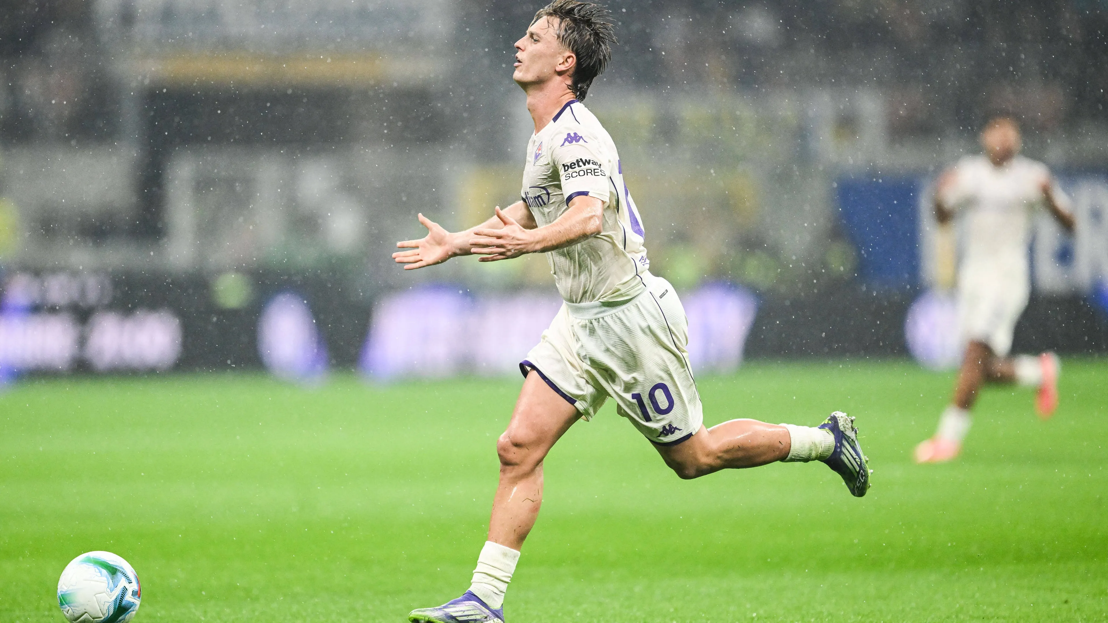 Fiorentina, Gudmundsson assente contro il Mainz: nessun infortunio e nessun litigio, e allora che succede?