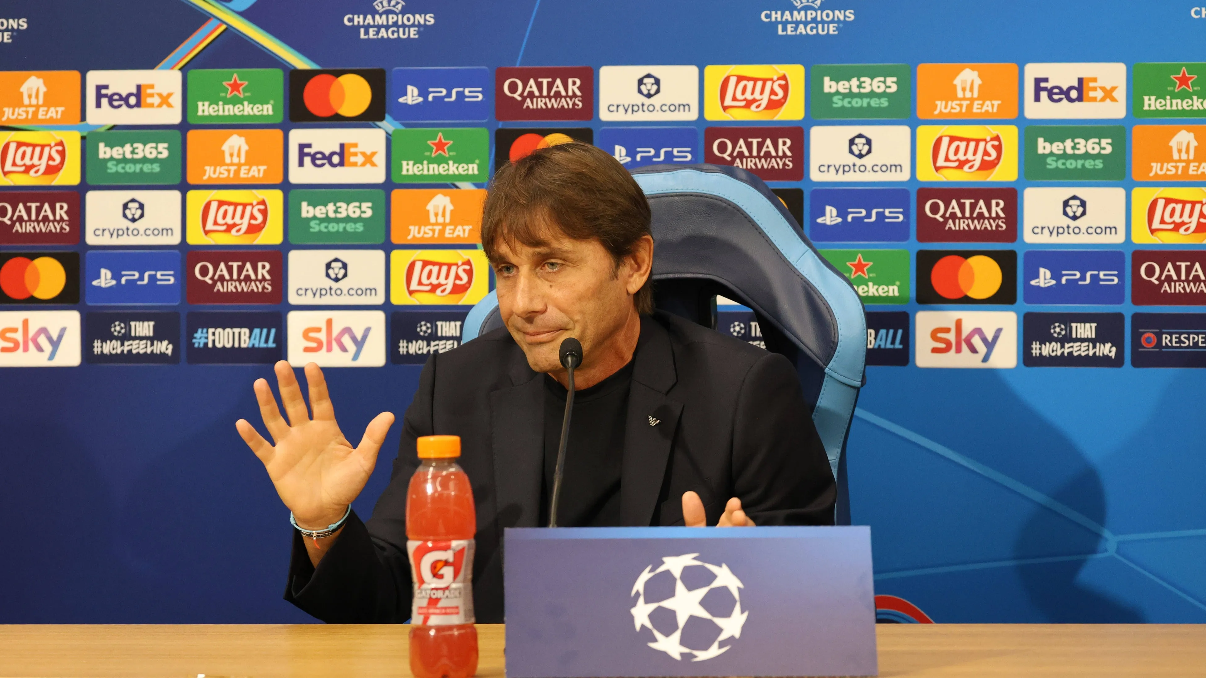 Napoli-Eintracht, Conte all'attacco: "Diamo fastidio. Tifosi, non fatevi prendere in giro!"