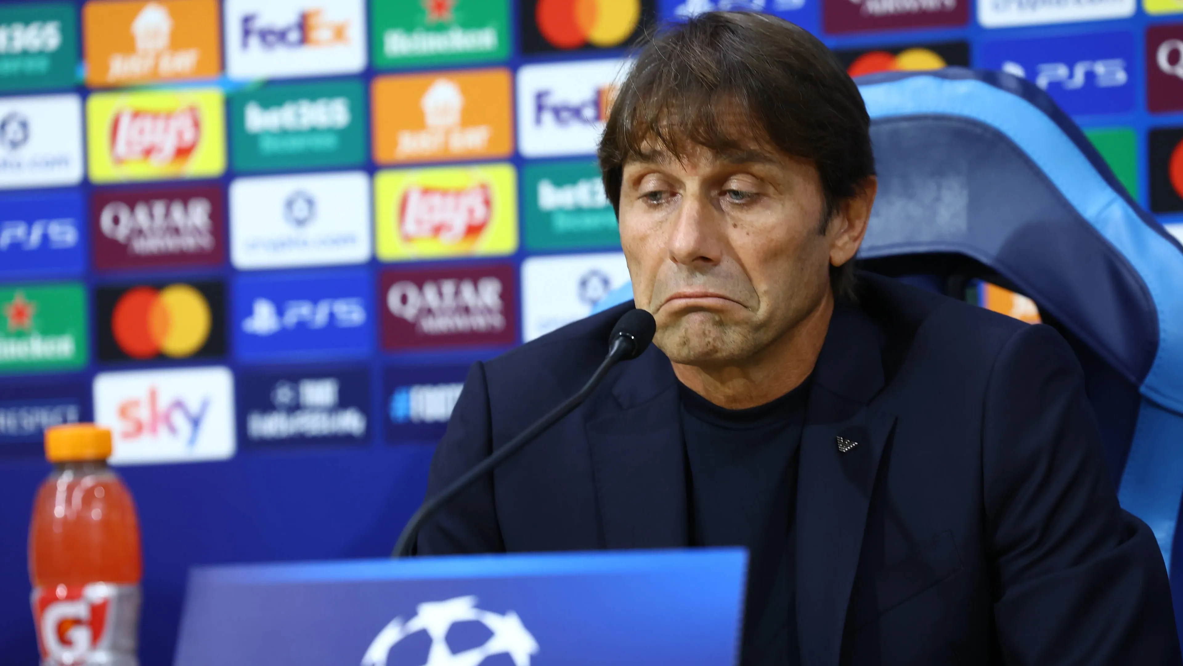 Napoli, la stoccata a Conte: "Ormai è una macchietta, sembra Trump"