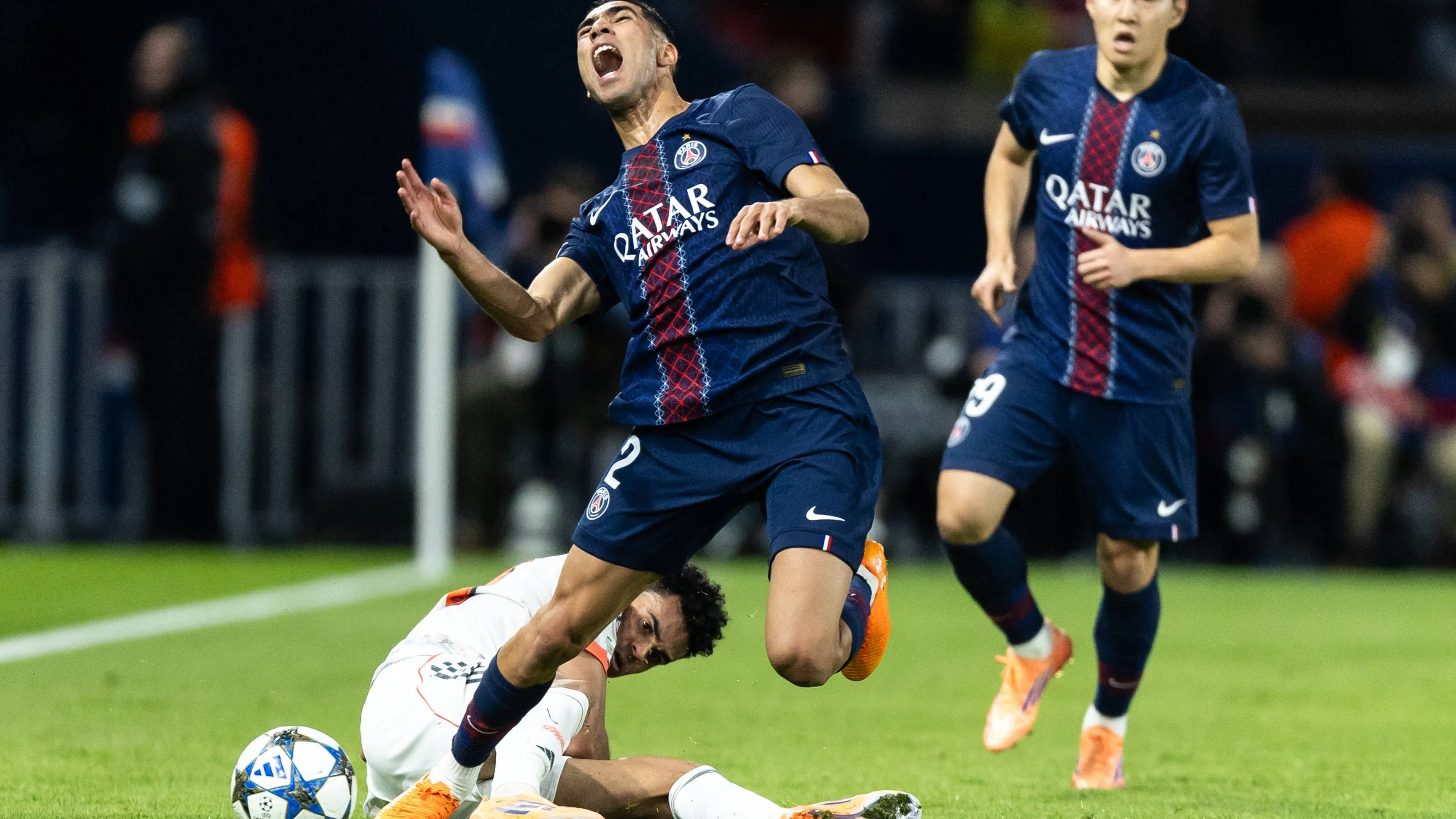 I social non perdonano Luis Diaz: insulti e minacce per l'intervento killer su Hakimi in Psg-Bayern Monaco