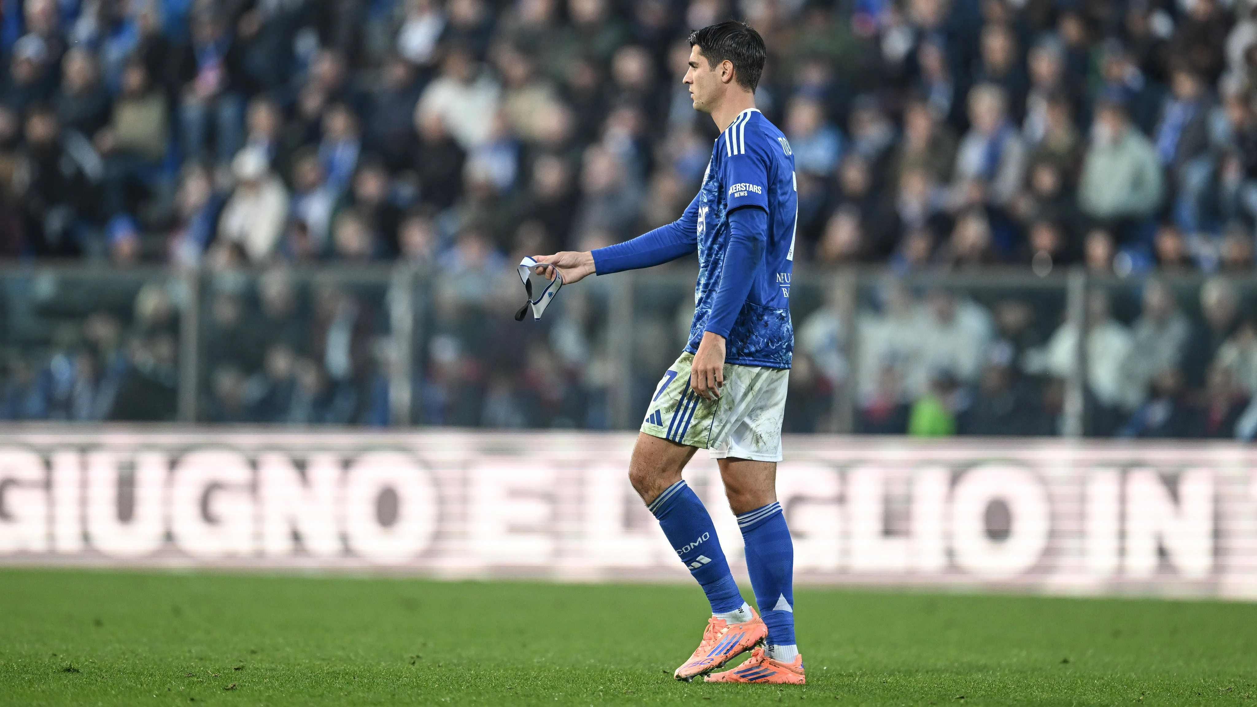 Morata si toglie la fascia di capitano