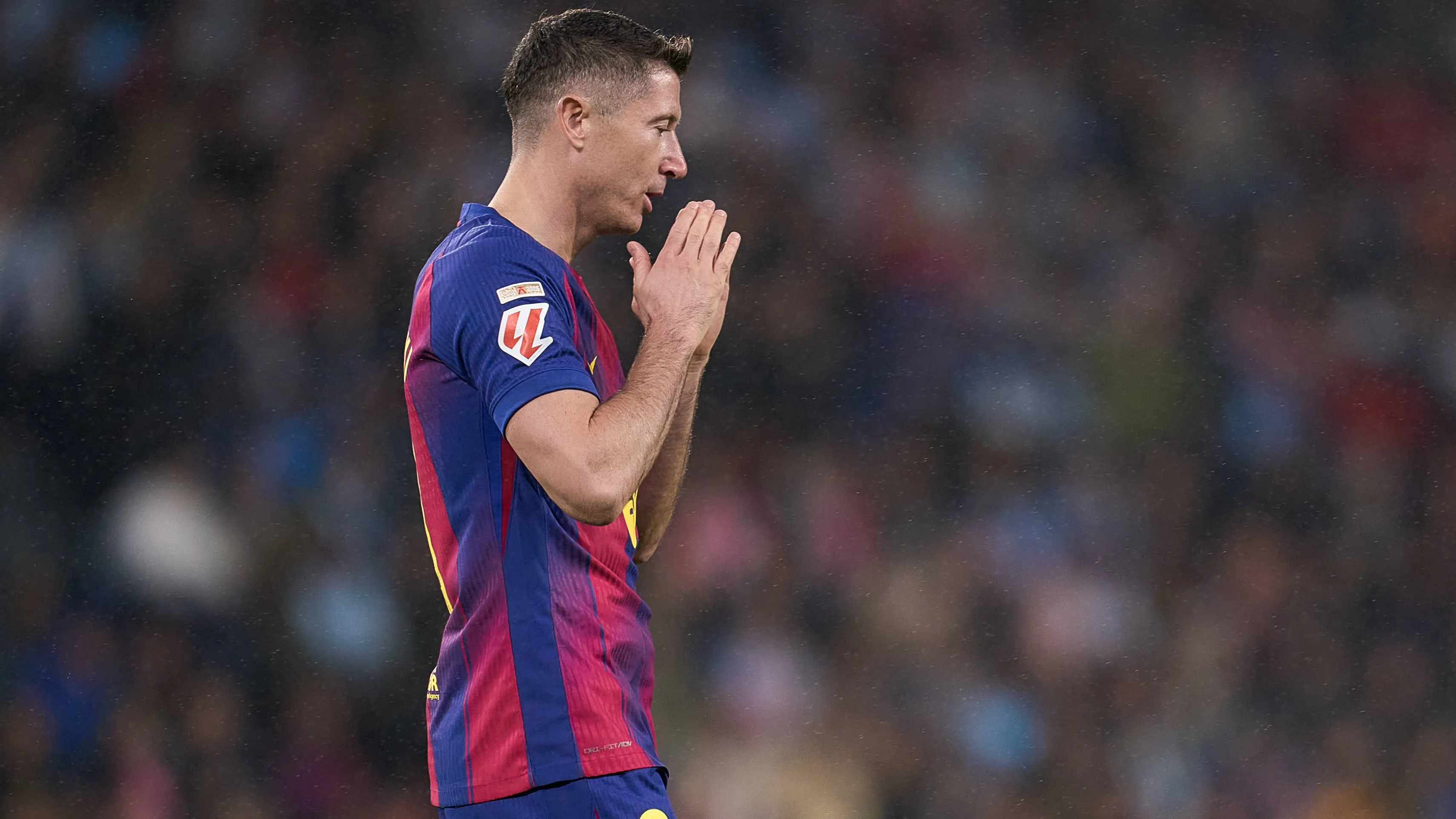 Robert Lewandowski con la maglia del suo attuale club, il Barcellona