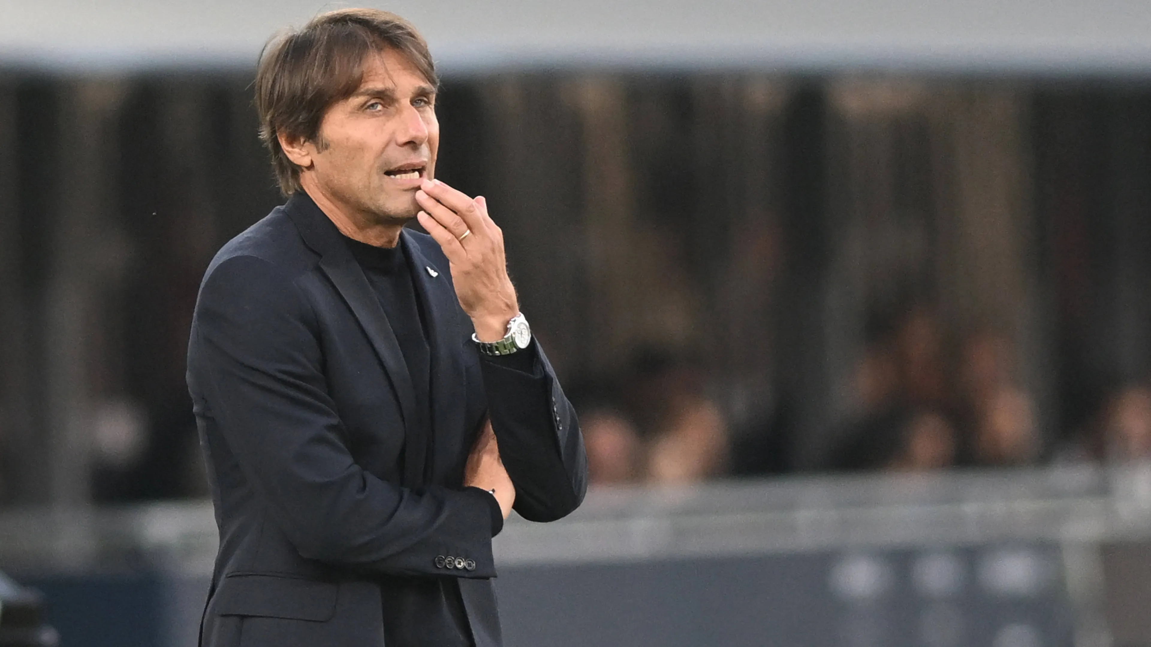 Napoli, Conte non si vede a Castlevolturno: il club chiarisce con un comunicato