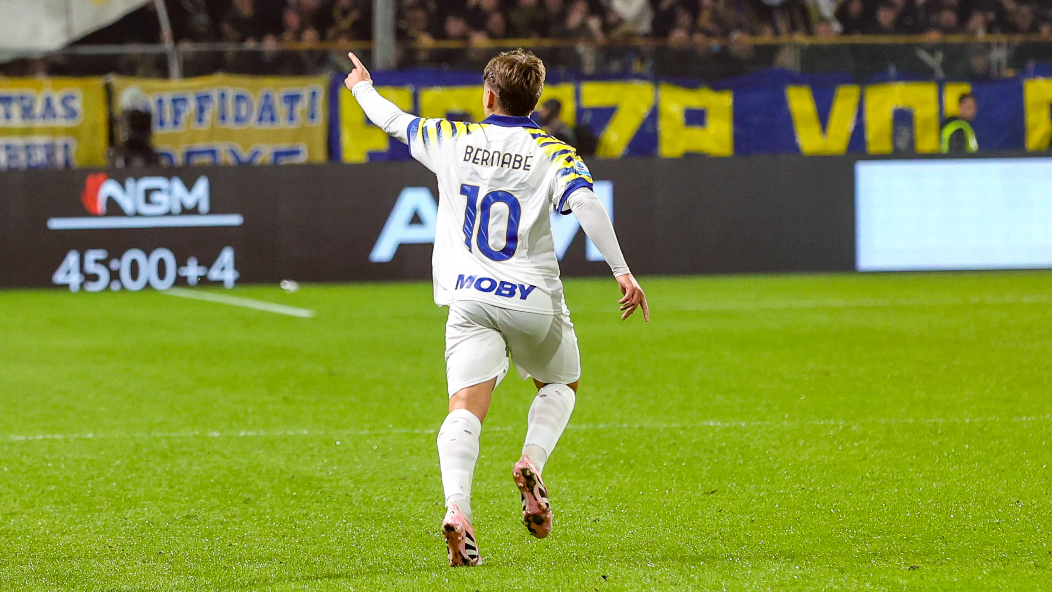 Adrian Bernabé, centrocampista del Parma