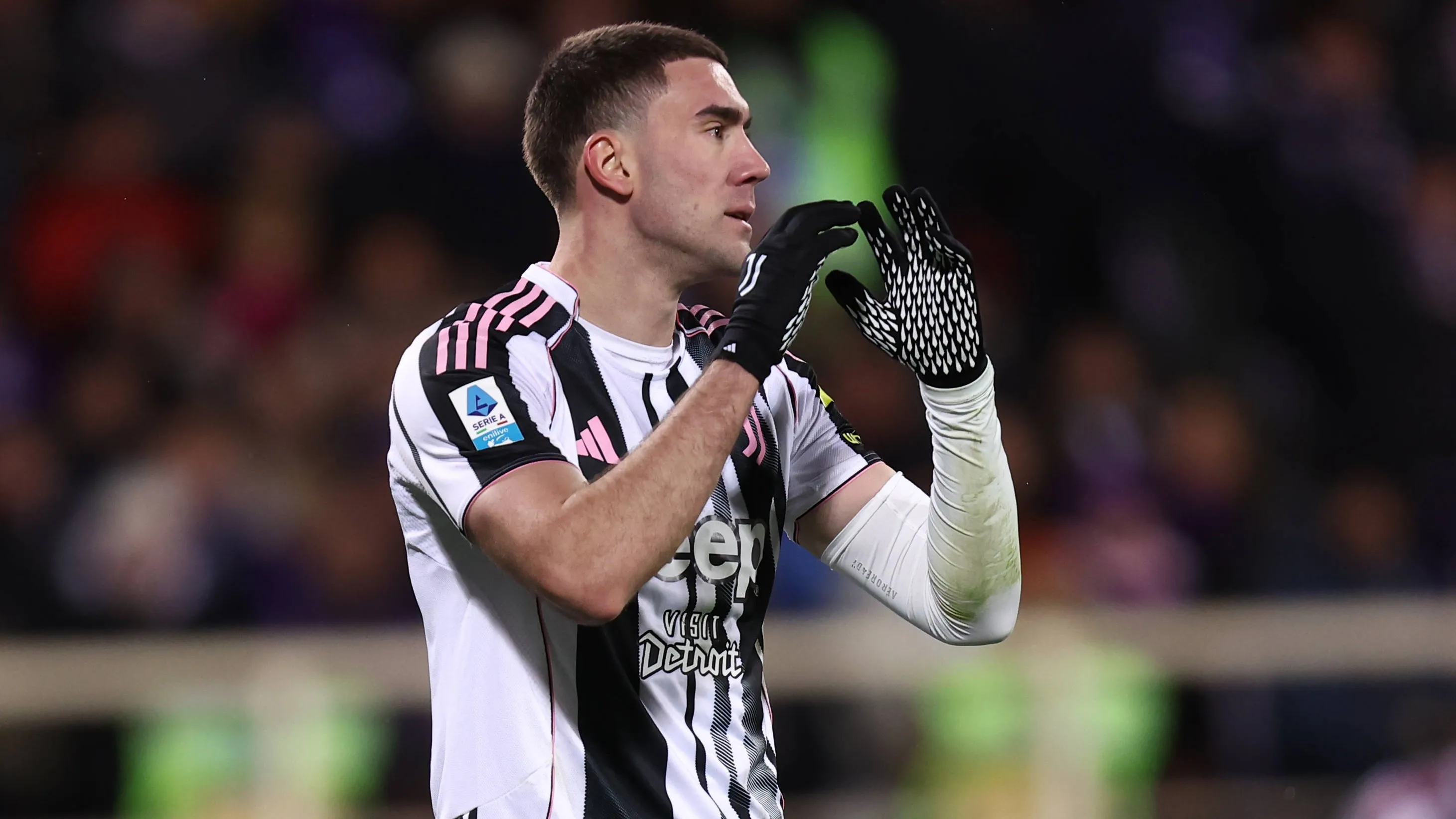 Cori razzisti contro Dusan Vlahovic