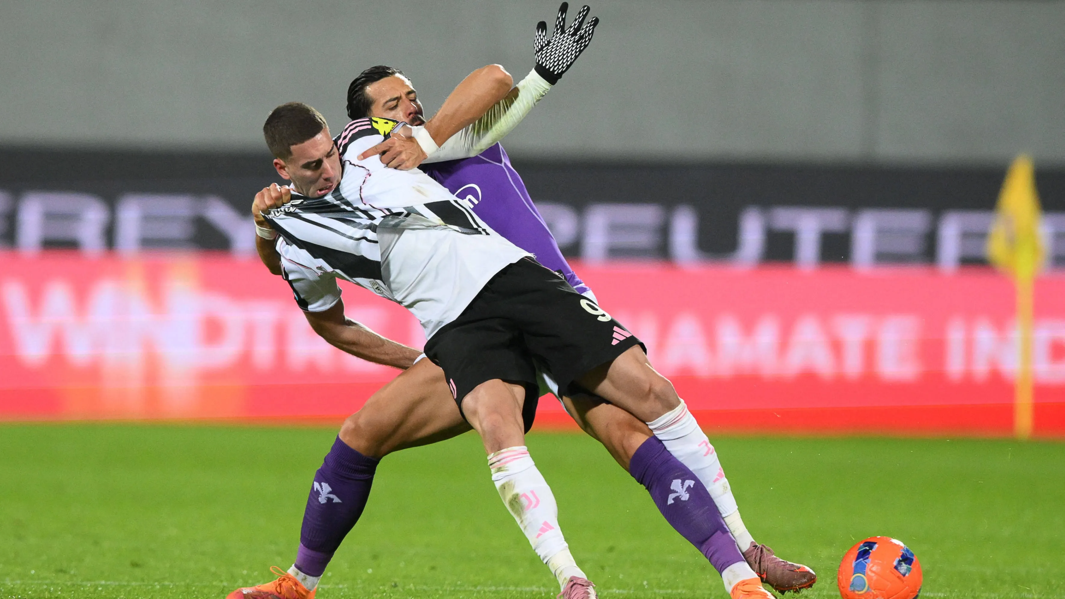 Il rigore concesso e poi revocato alla Juventus contro la Fiorentina