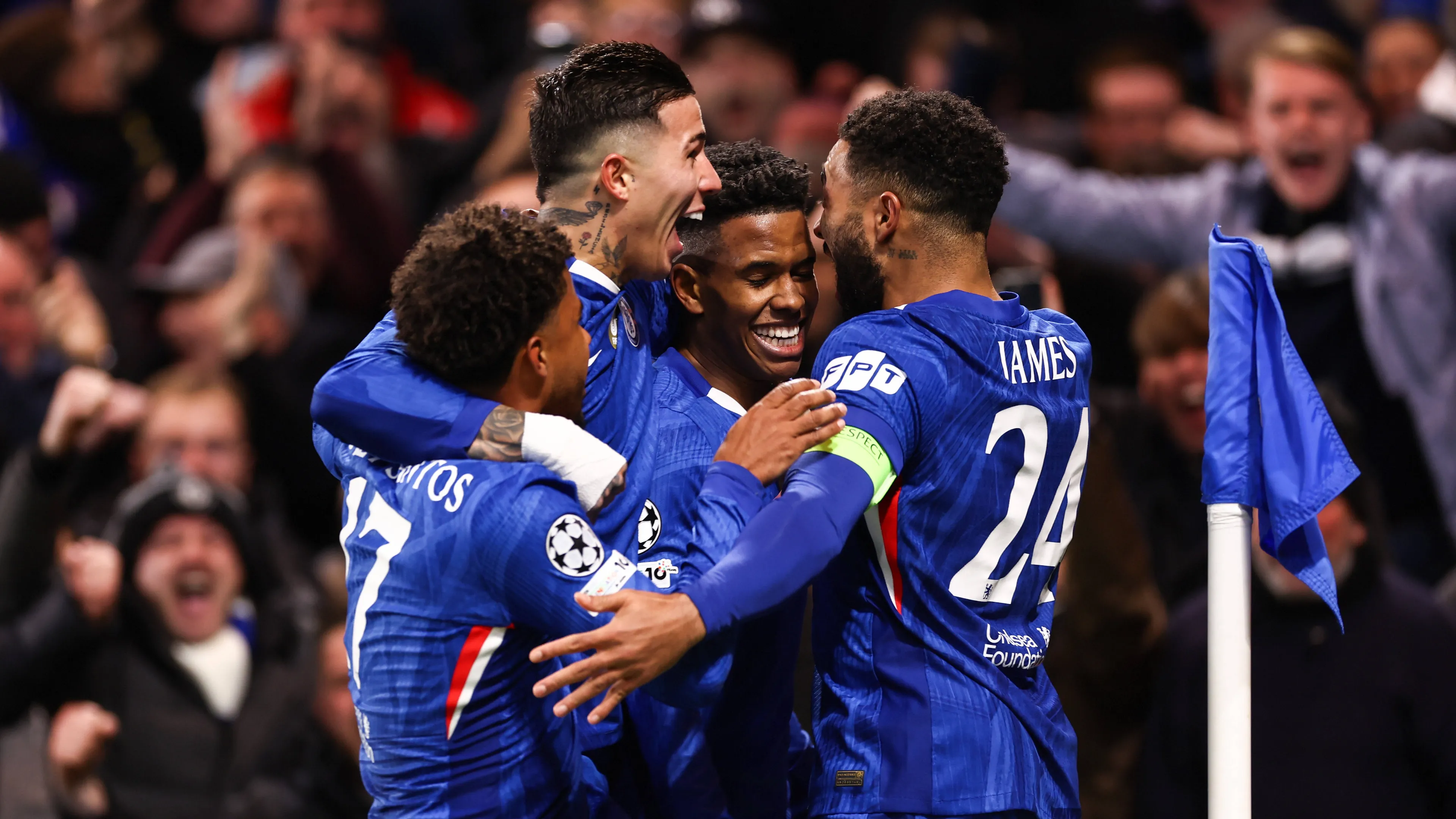 L'inaspettato "ospite" avvistato in tribuna per Chelsea-Barcellona: social scatenati (VIDEO)