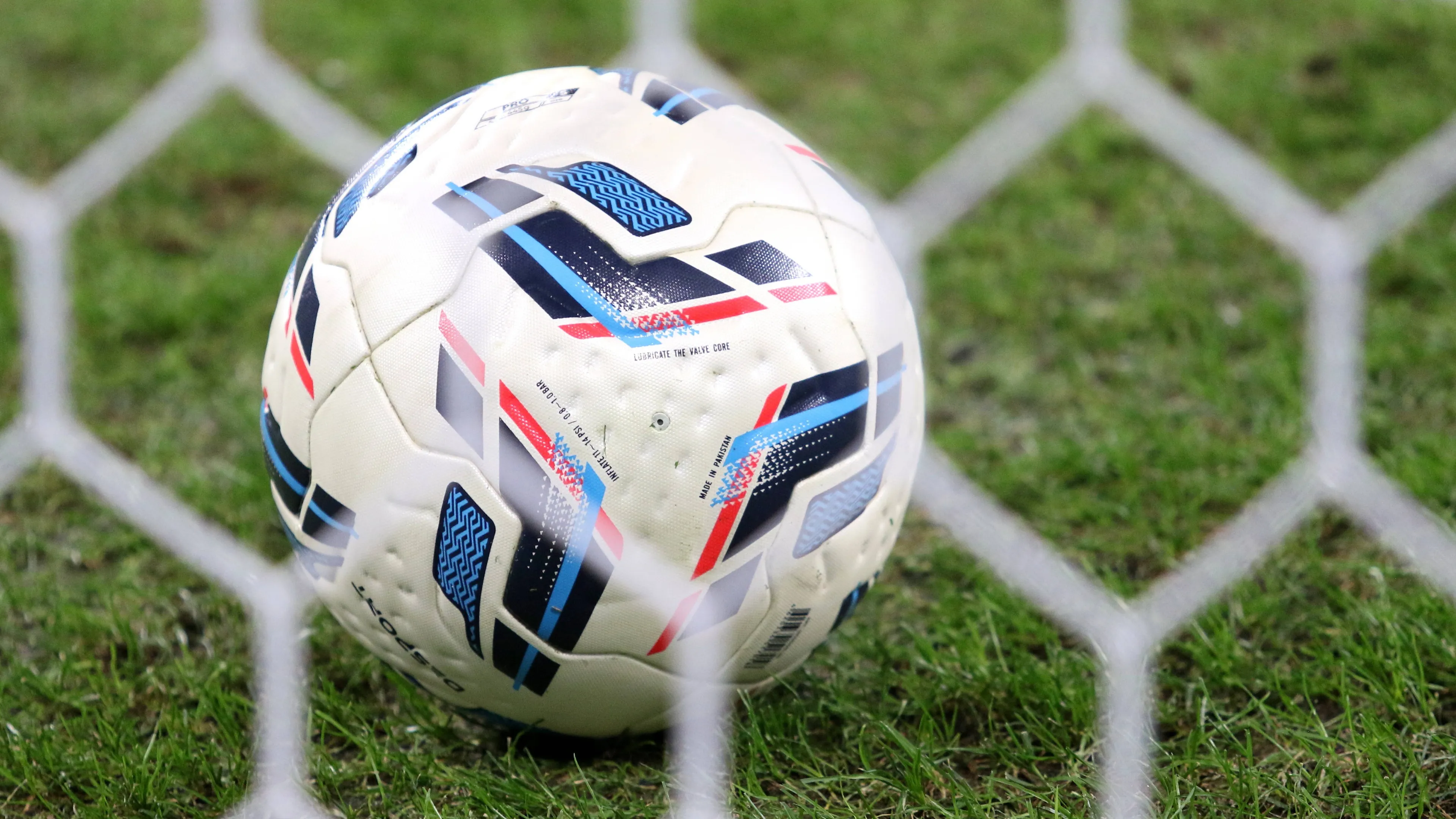 Shock in Inghilterra: ex giocatore della nazionale arrestato in Aeroporto per tentato stupro