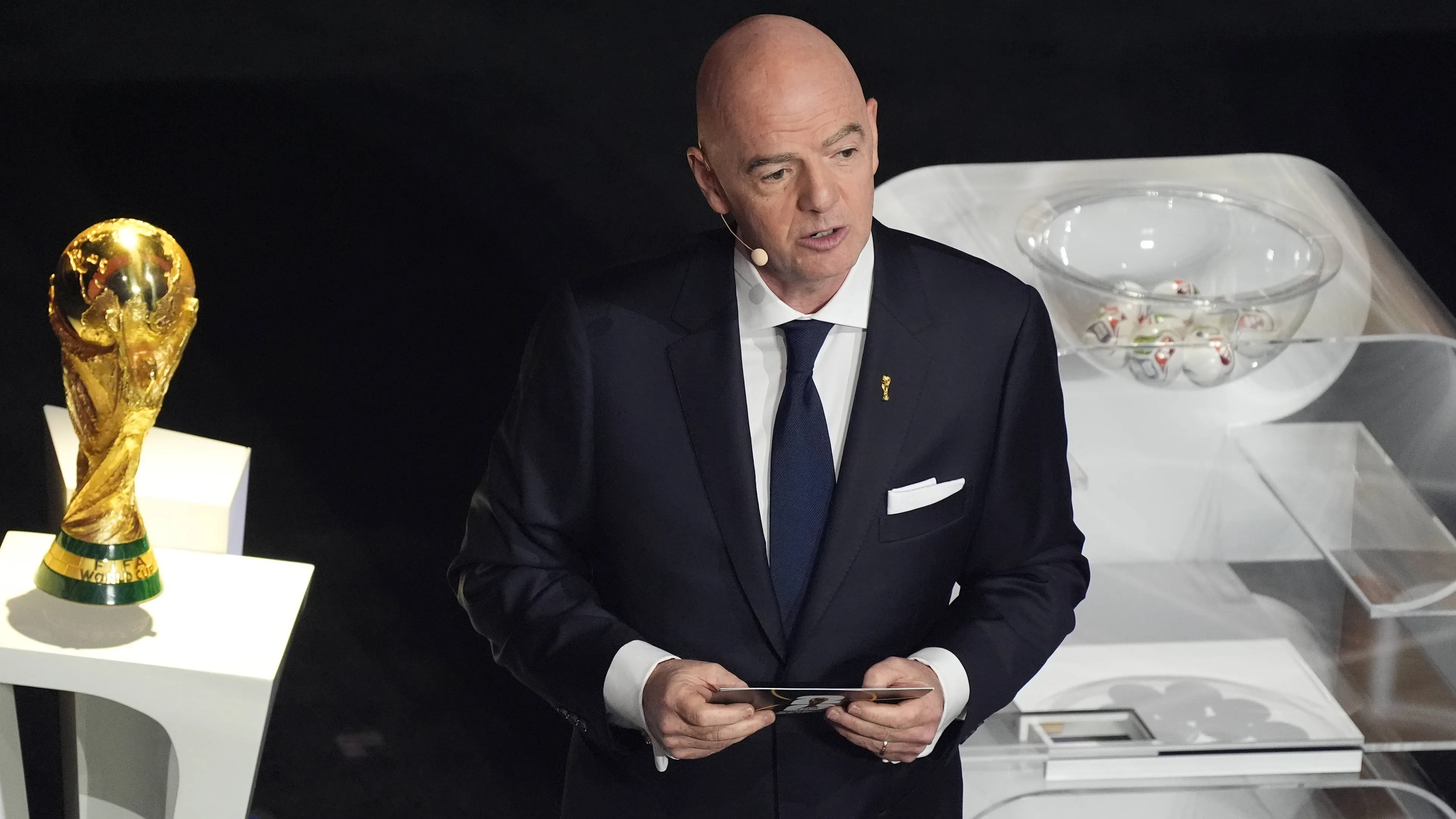 Infantino sotto accusa, la clamorosa notizia dall'Inghilterra: "Indagato"