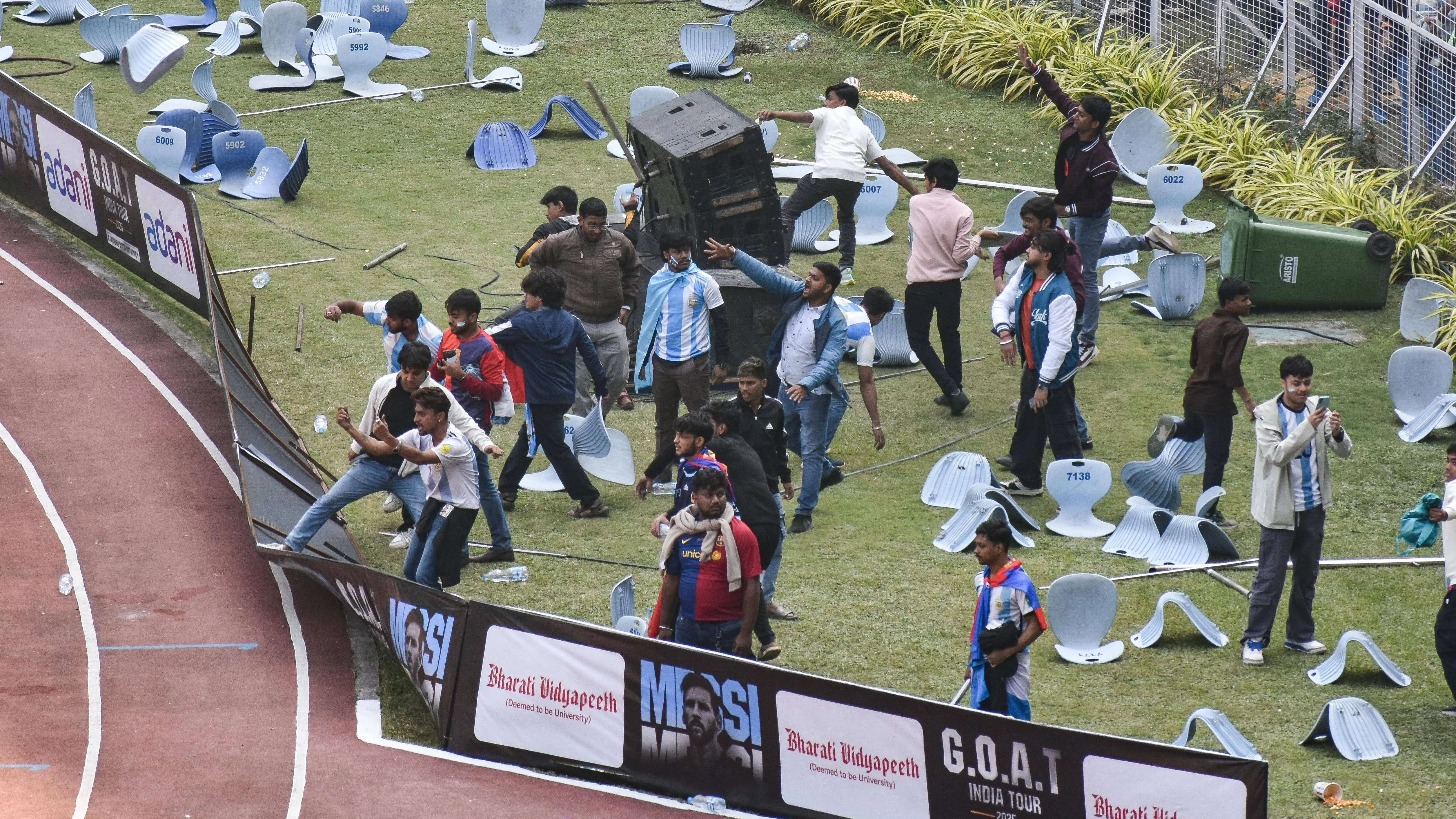 La situazione è degenerata rapidamente allo stadio di Calcutta