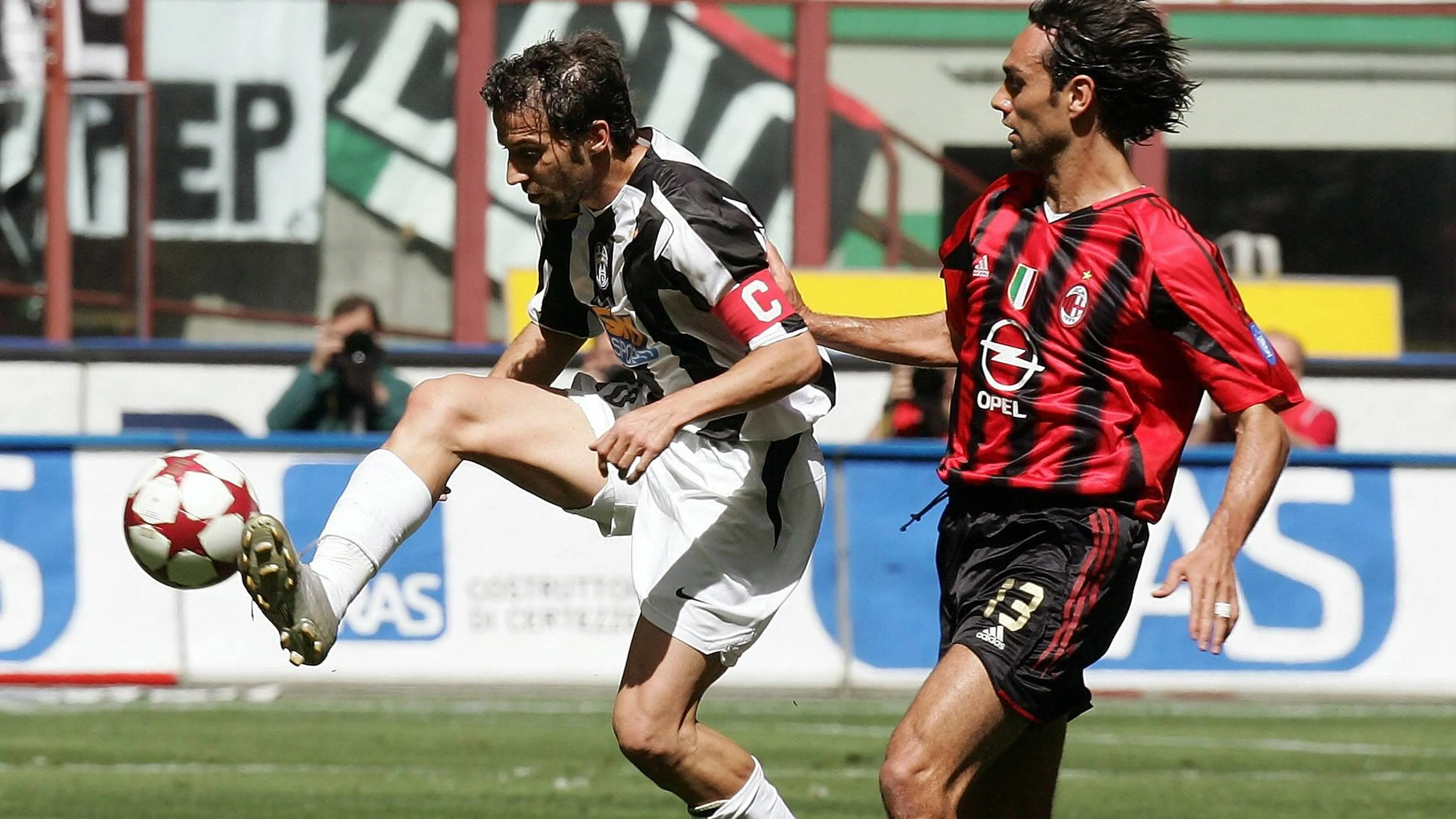 AMARCORD | 8 maggio 2005, Milan-Juventus 0-1: la rovesciata di Del Piero decide la partita scudetto