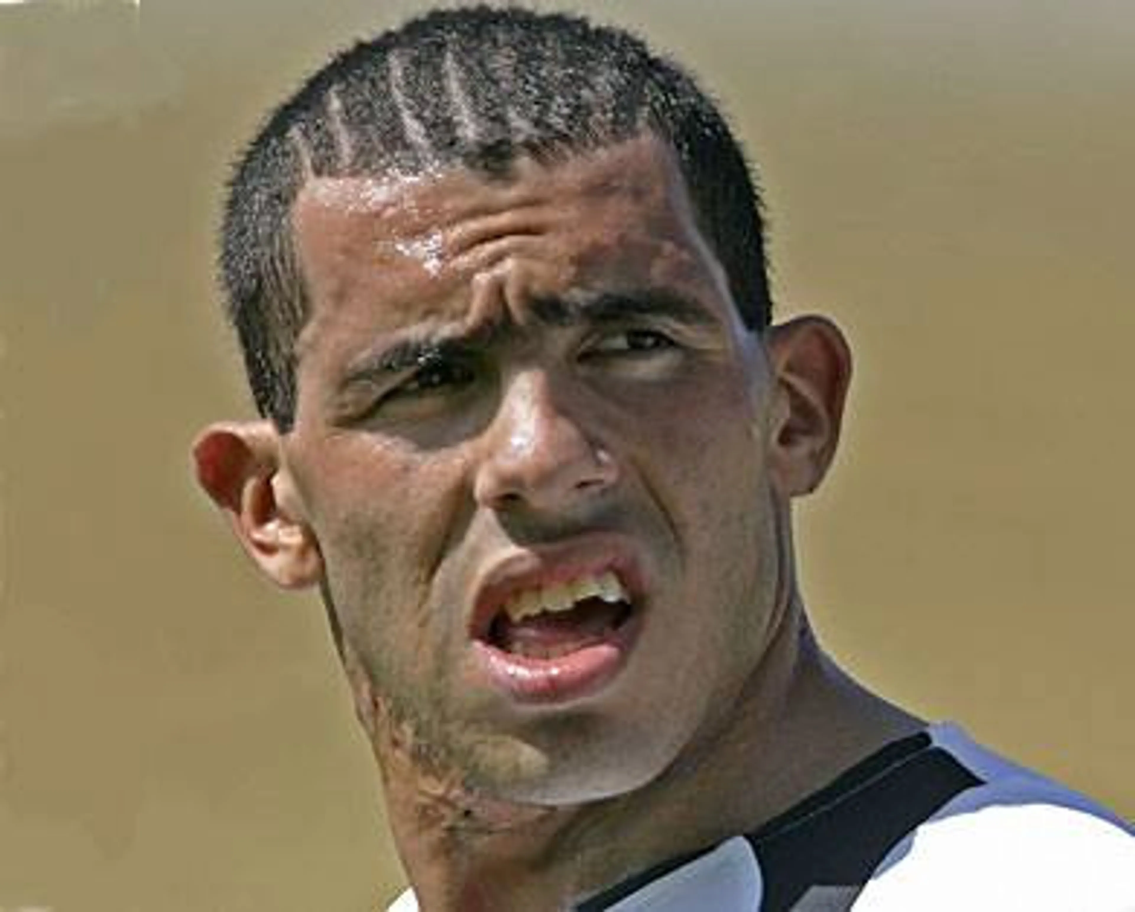 Copertina di La storia (più o meno reale…) di CARLOS TEVEZ