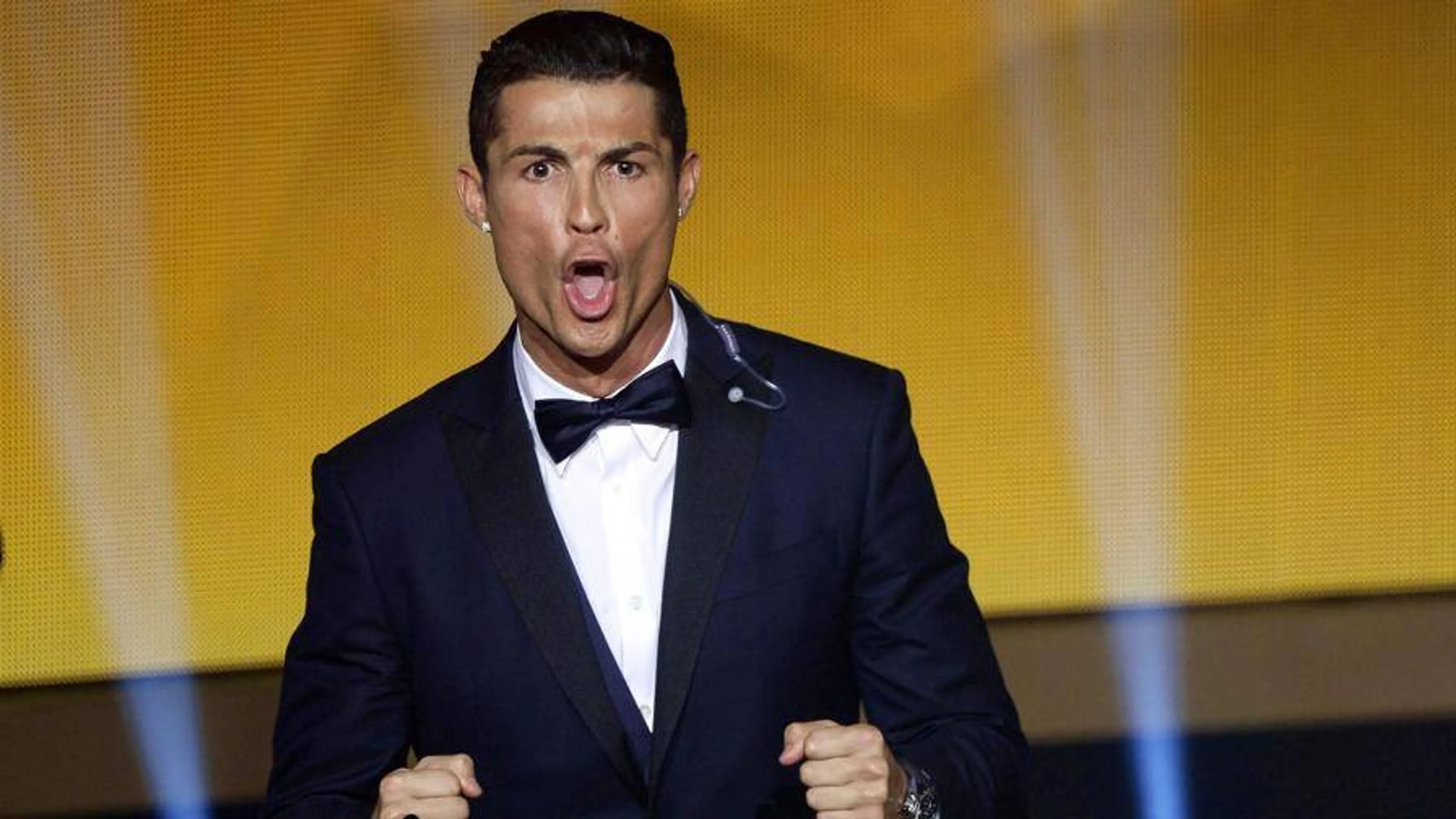 Copertina di La vita di Cristiano Ronaldo: i dribbling a droga e alcool per diventare campione.