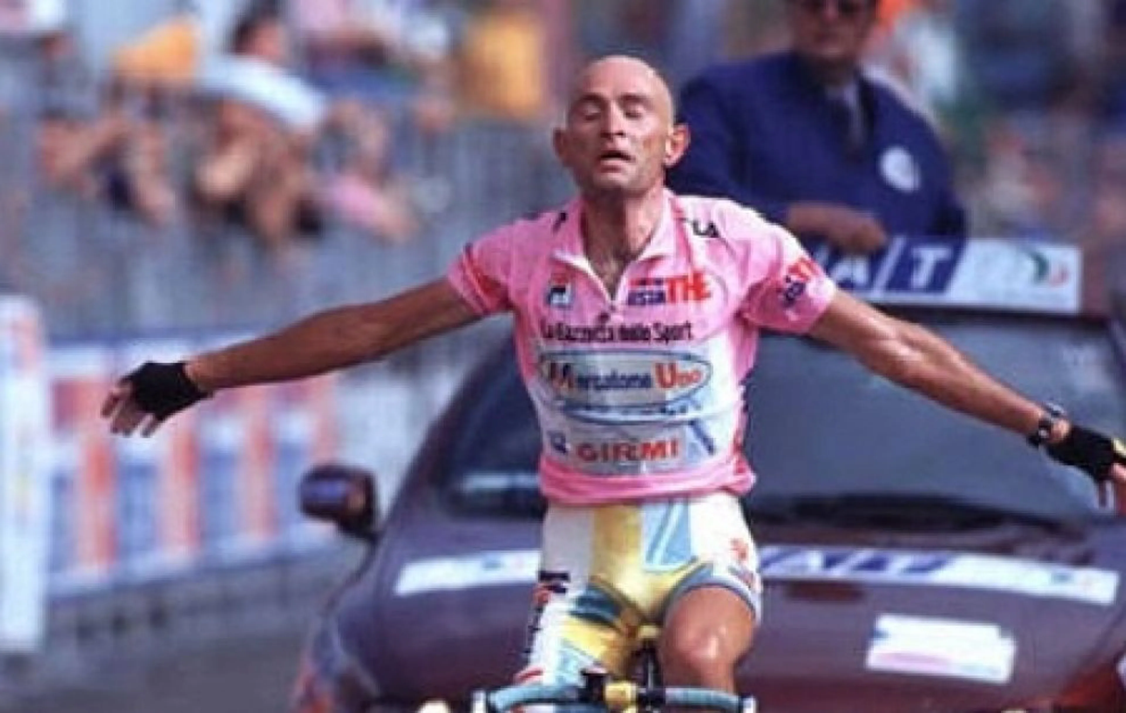 Copertina di Marco Pantani, l’uomo che andava forte in salita per alleviare la sua agonia.
