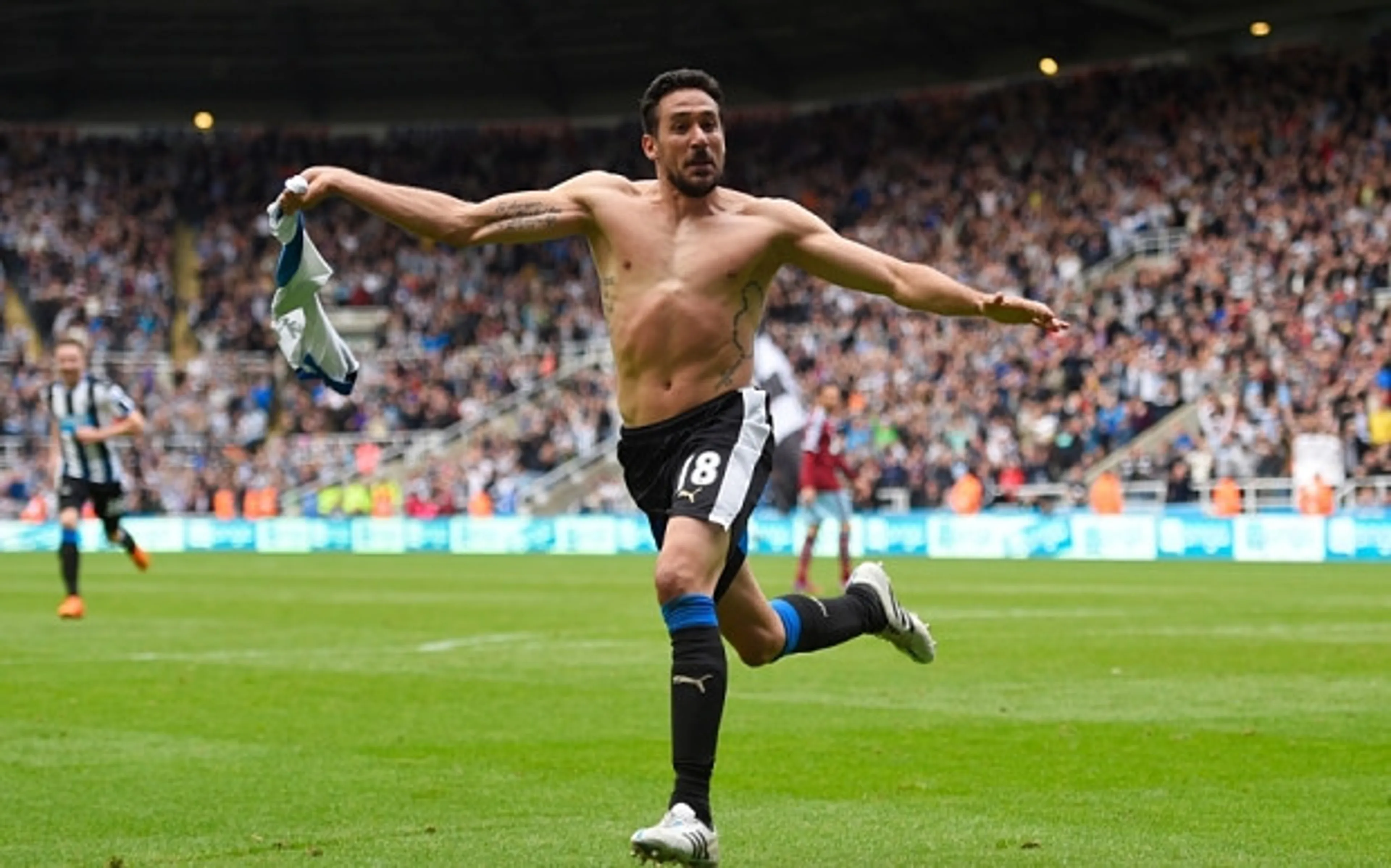 Copertina di “In queste condizioni non ci servi”: la doppia vittoria di Jonas Gutierrez
