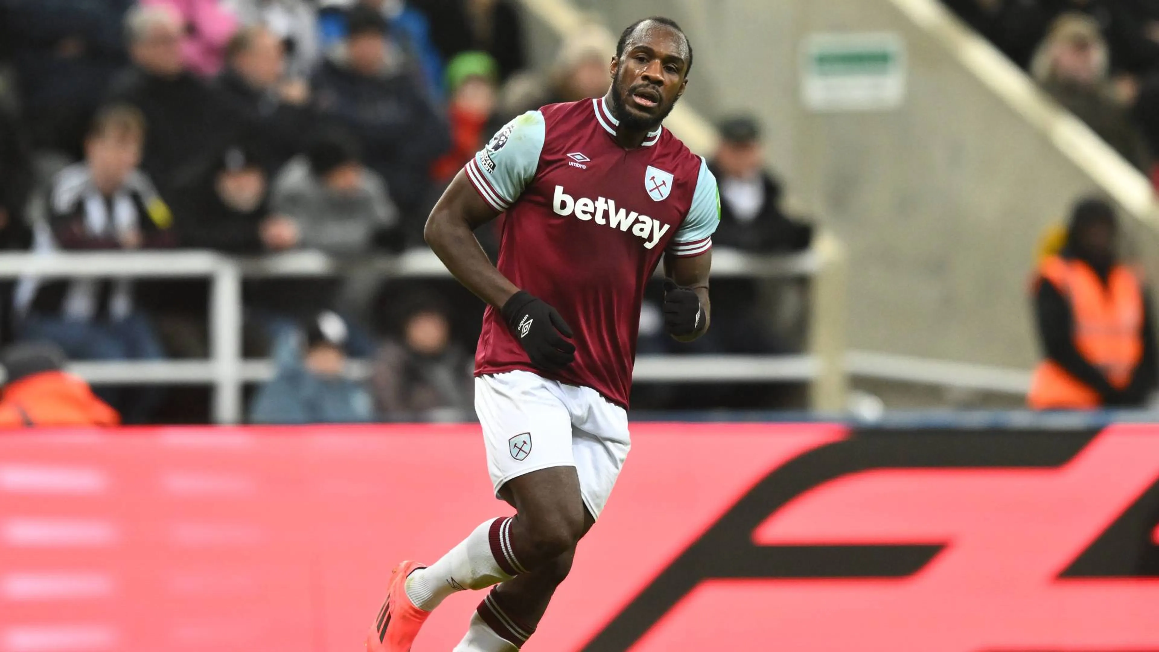 West Ham in ansia, grave e spaventoso incidente stradale per Antonio (FOTO)