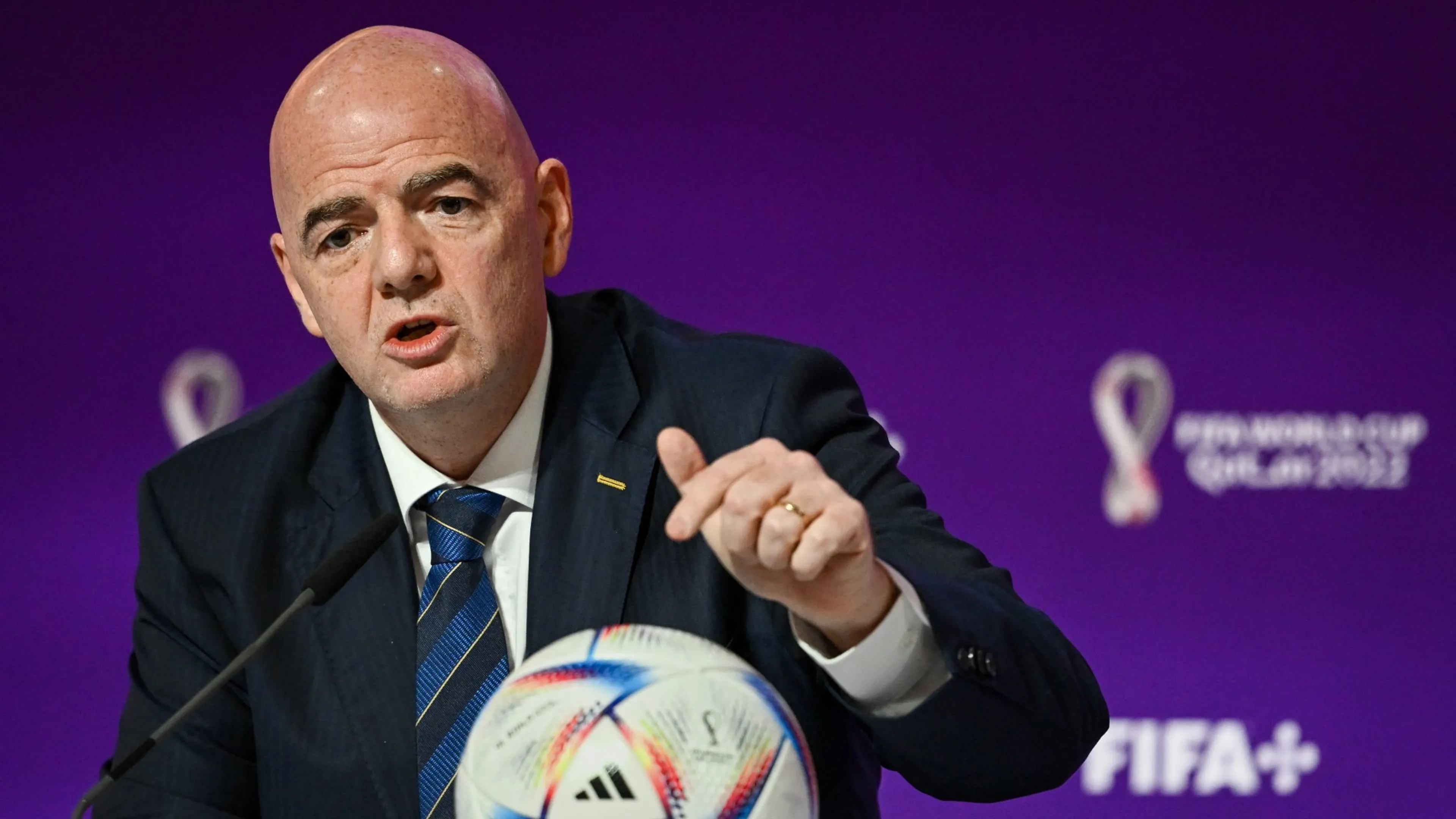 Copertina di Mondiali, Infantino contro i critici: “Oggi mi sento lavoratore migrante, gay, disabile”