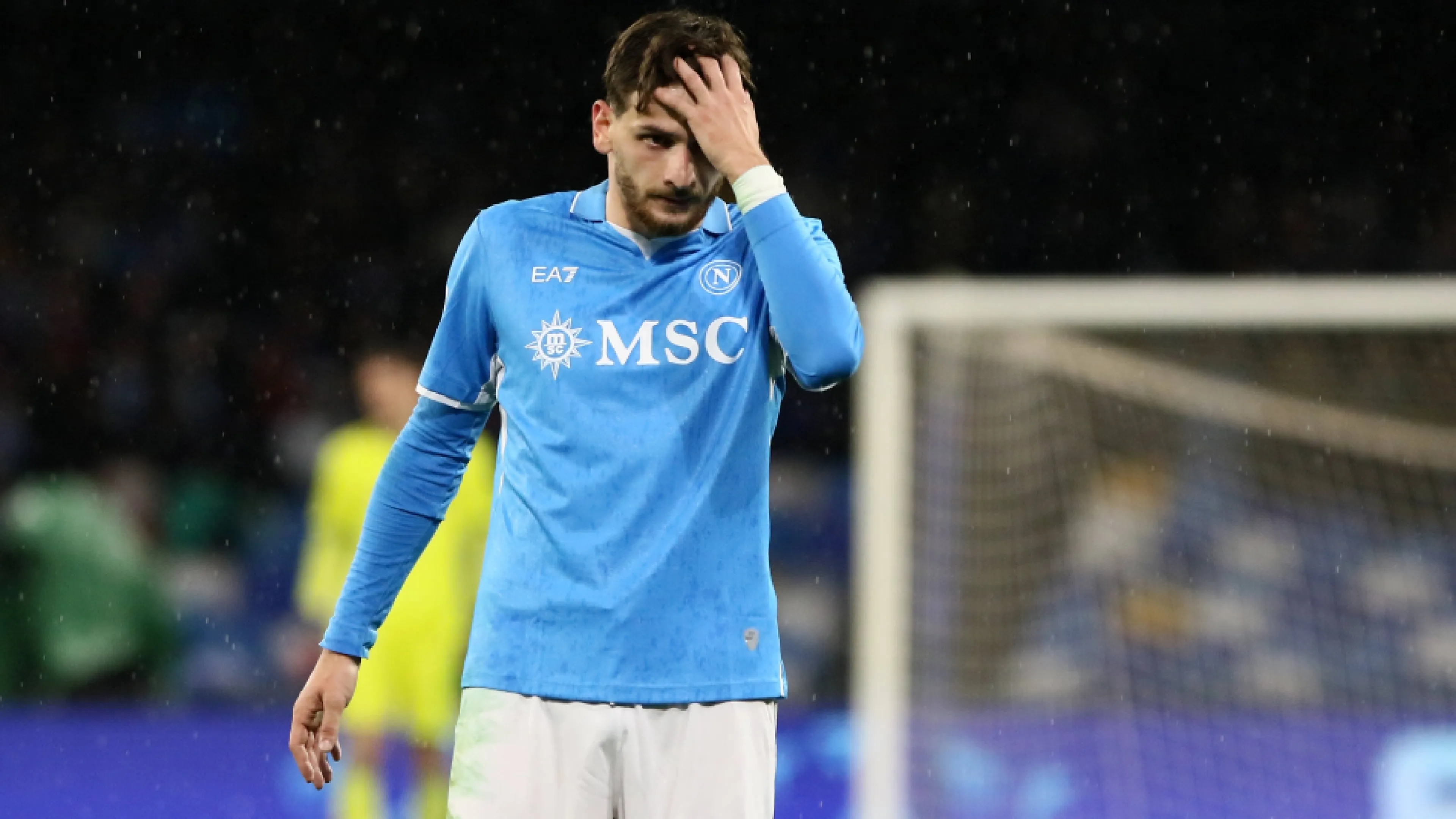 Copertina di Infortunio Kvara, arriva il comunicato del Napoli. Tegola per Conte