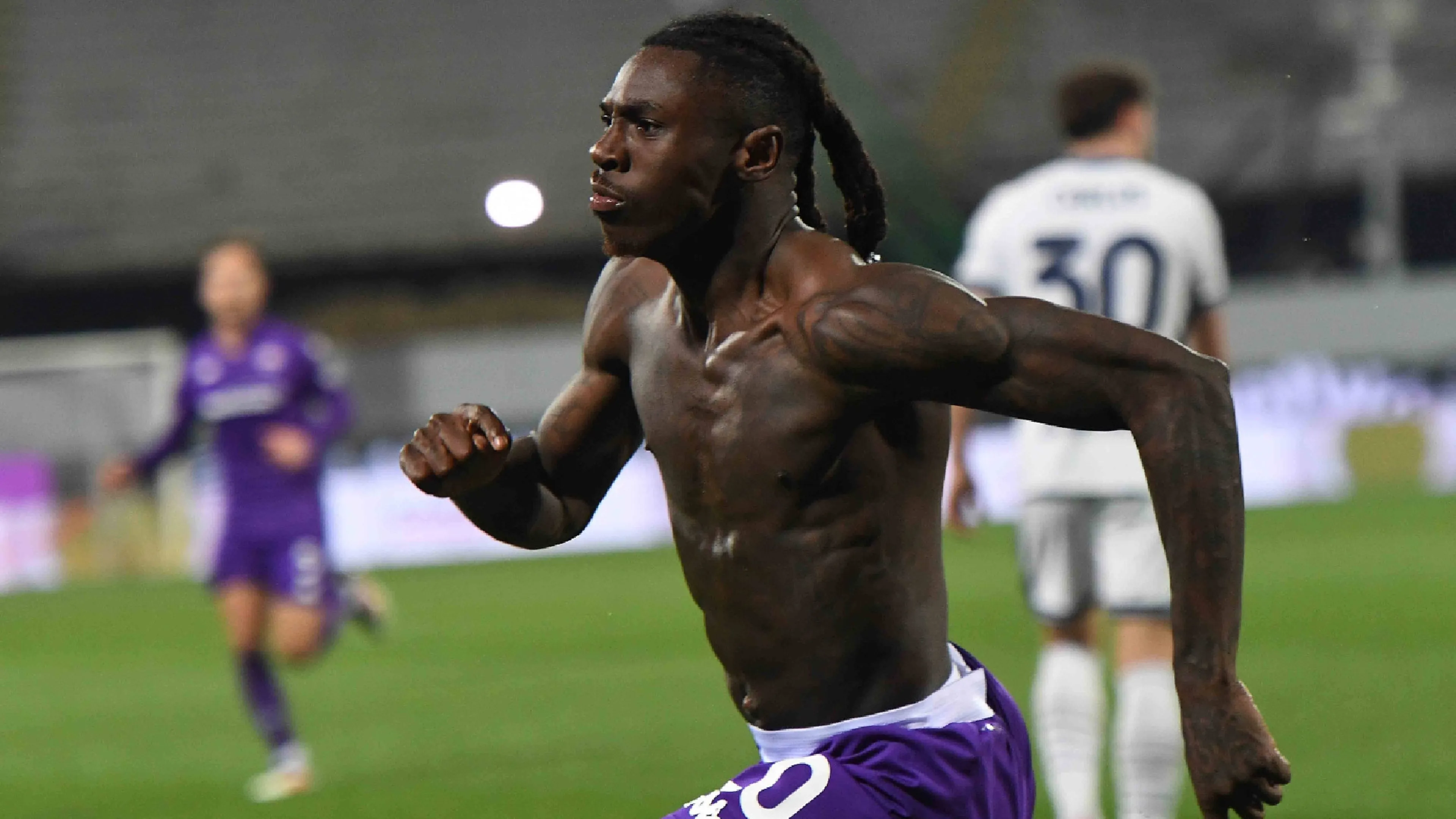 In Inghilterra si fiondano su Kean: tre club sul centravanti della Fiorentina. Plusvalenza garantita per la Viola