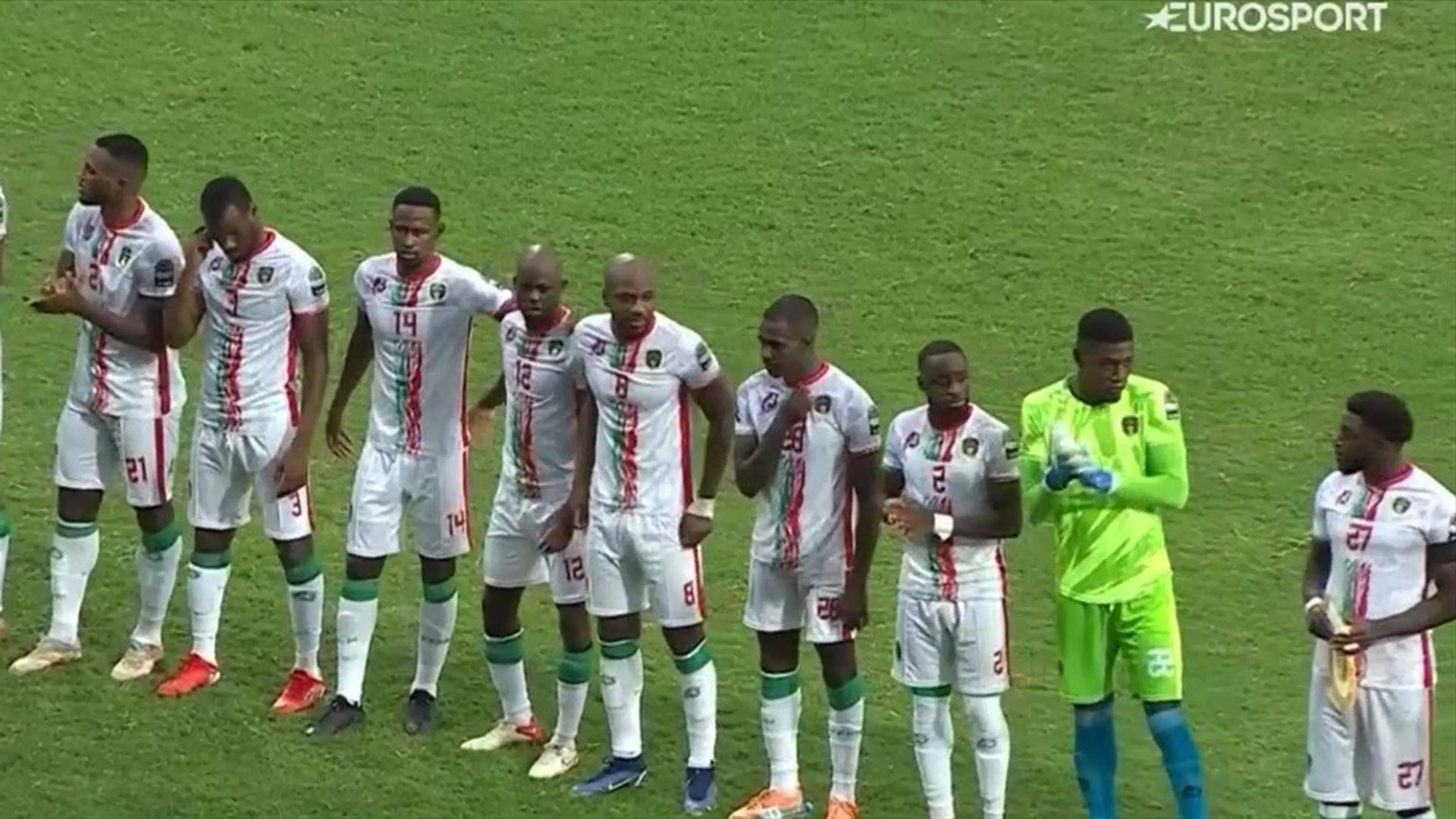 Copertina di Altre magie dalla Coppa d’Africa: suonato 2 volte l’inno sbagliato tra l’imbarazzo dei giocatori (VIDEO)