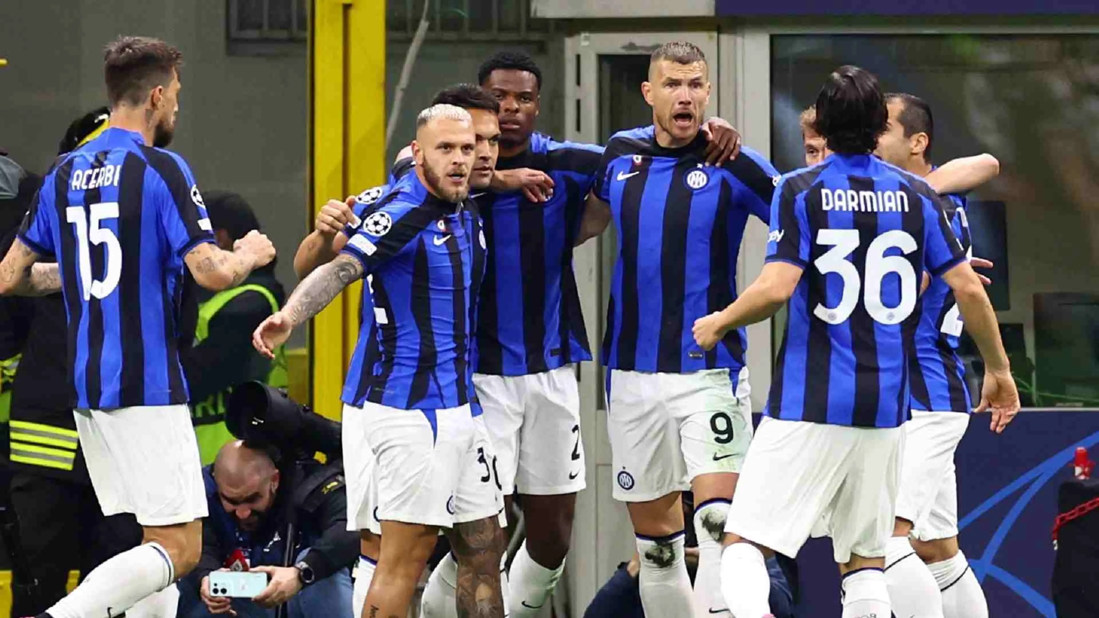 Copertina di Il Manchester City raggiunge l'Inter in finale: i social deridono il difensore nerazzurro