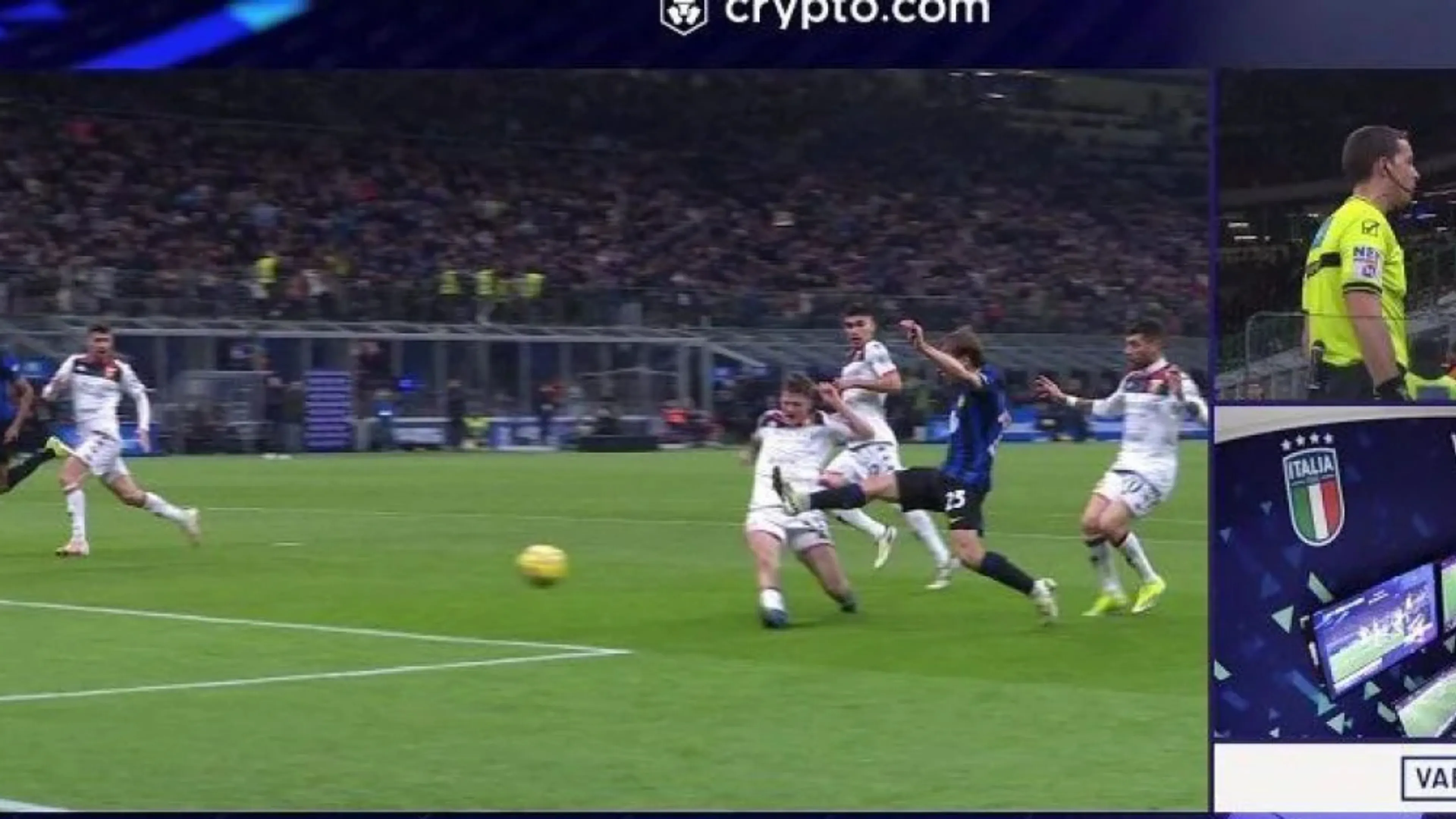 Copertina di Sky mostra un replay mancante del fallo su Barella, Bergomi: "Io facevo un altro sport"